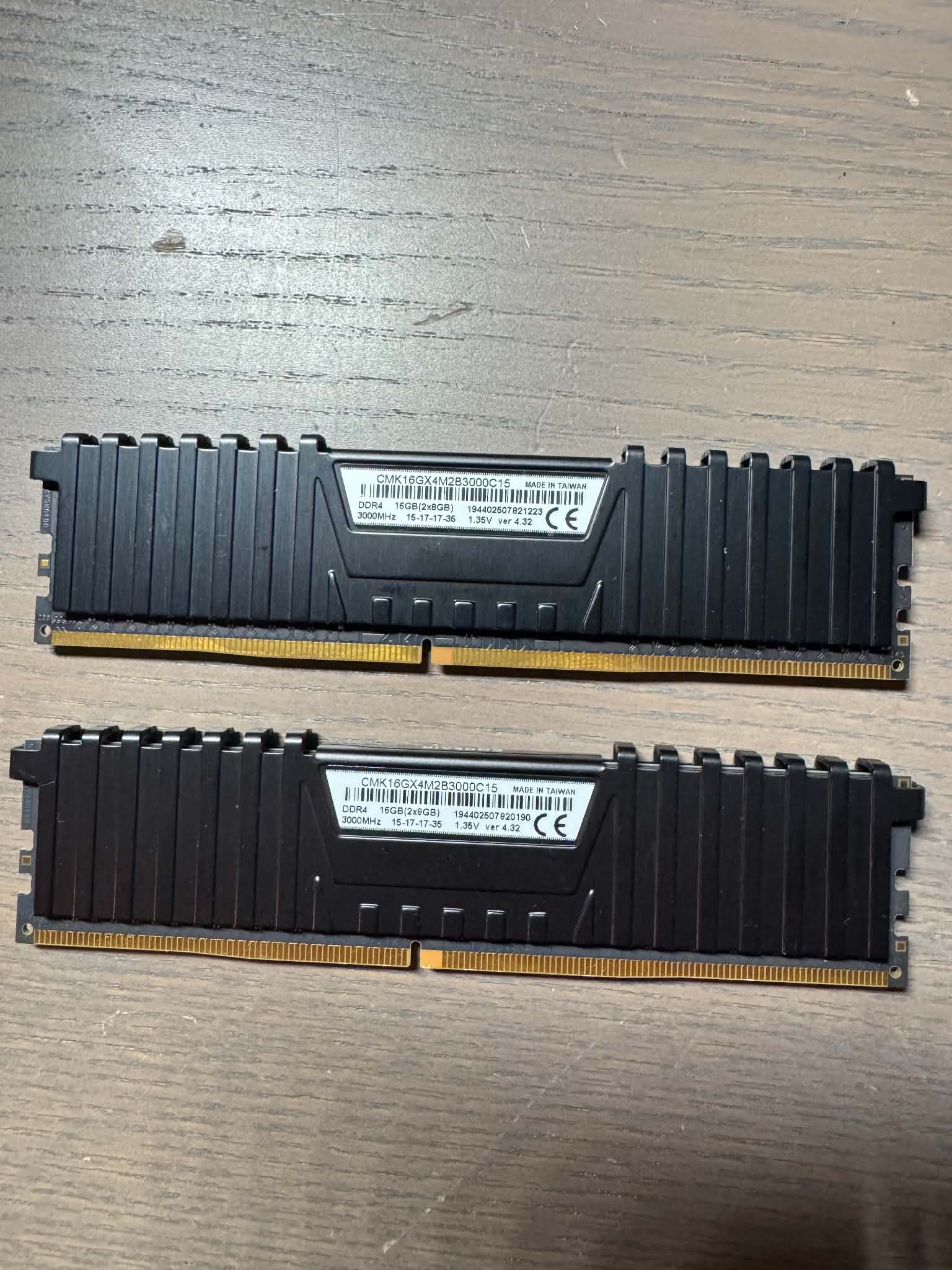Corsair Vengeance LPX 16GB (2x8GB) DDR4-3000 DIMM 288-Pin RAM CMK16GX4M2B3000C15