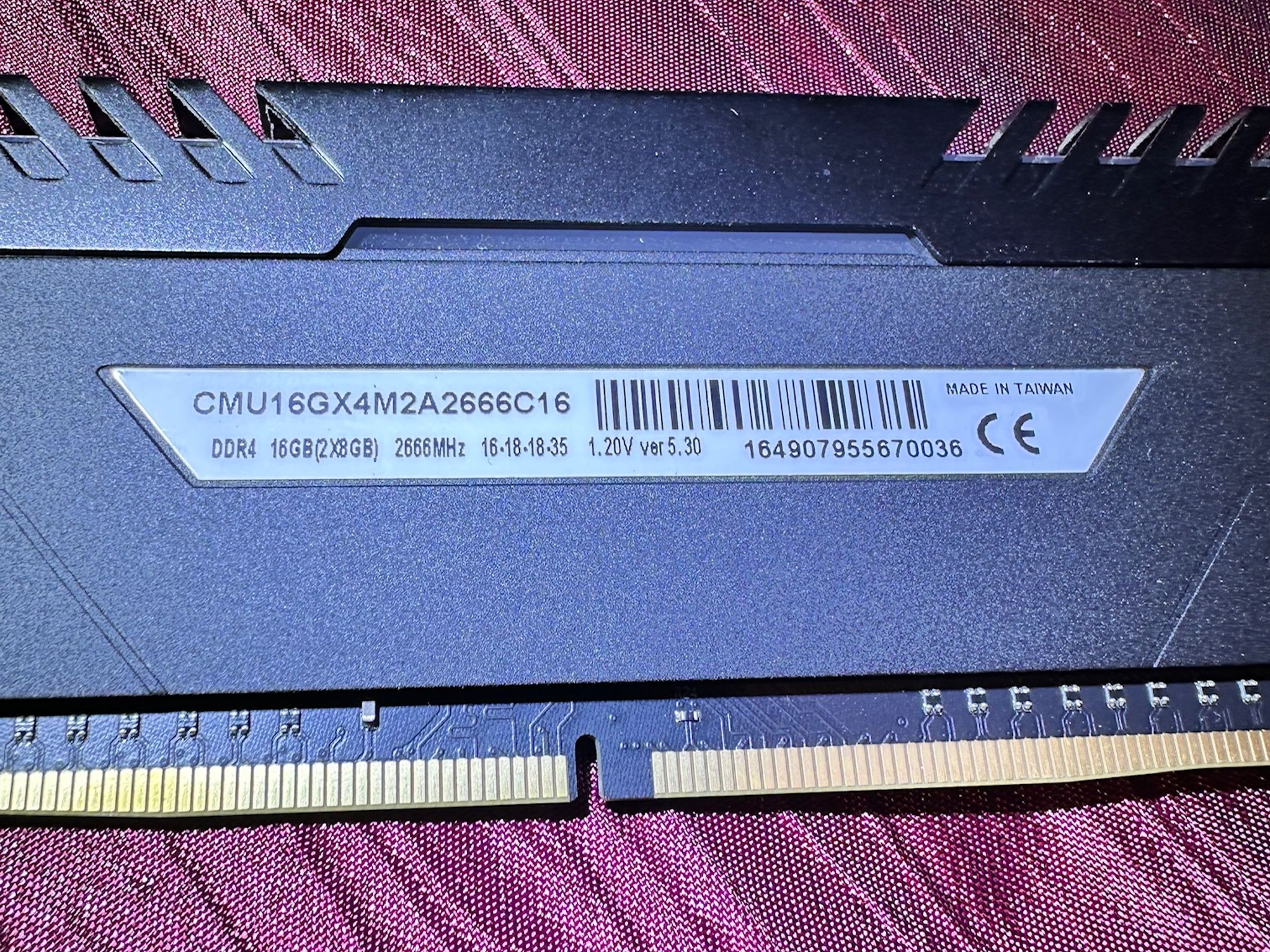 CORSAIR VENGEANCE® LED (WHITE) 16GB (2 x 8GB) DDR4 DRAM 2666MHz C16 Memory Kit