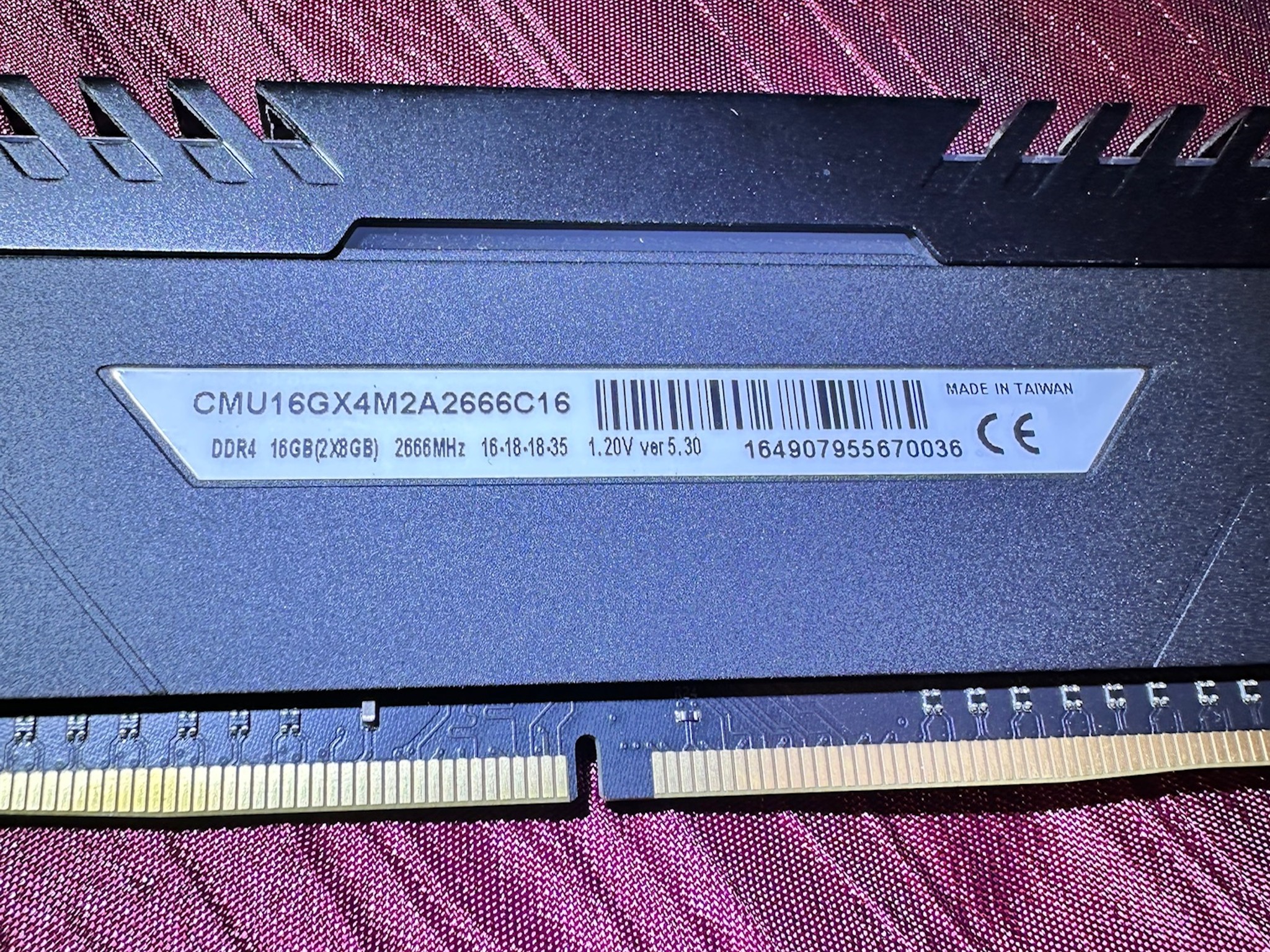 CORSAIR VENGEANCE® LED (WHITE) 16GB (2 x 8GB) DDR4 DRAM 2666MHz C16 Memory Kit