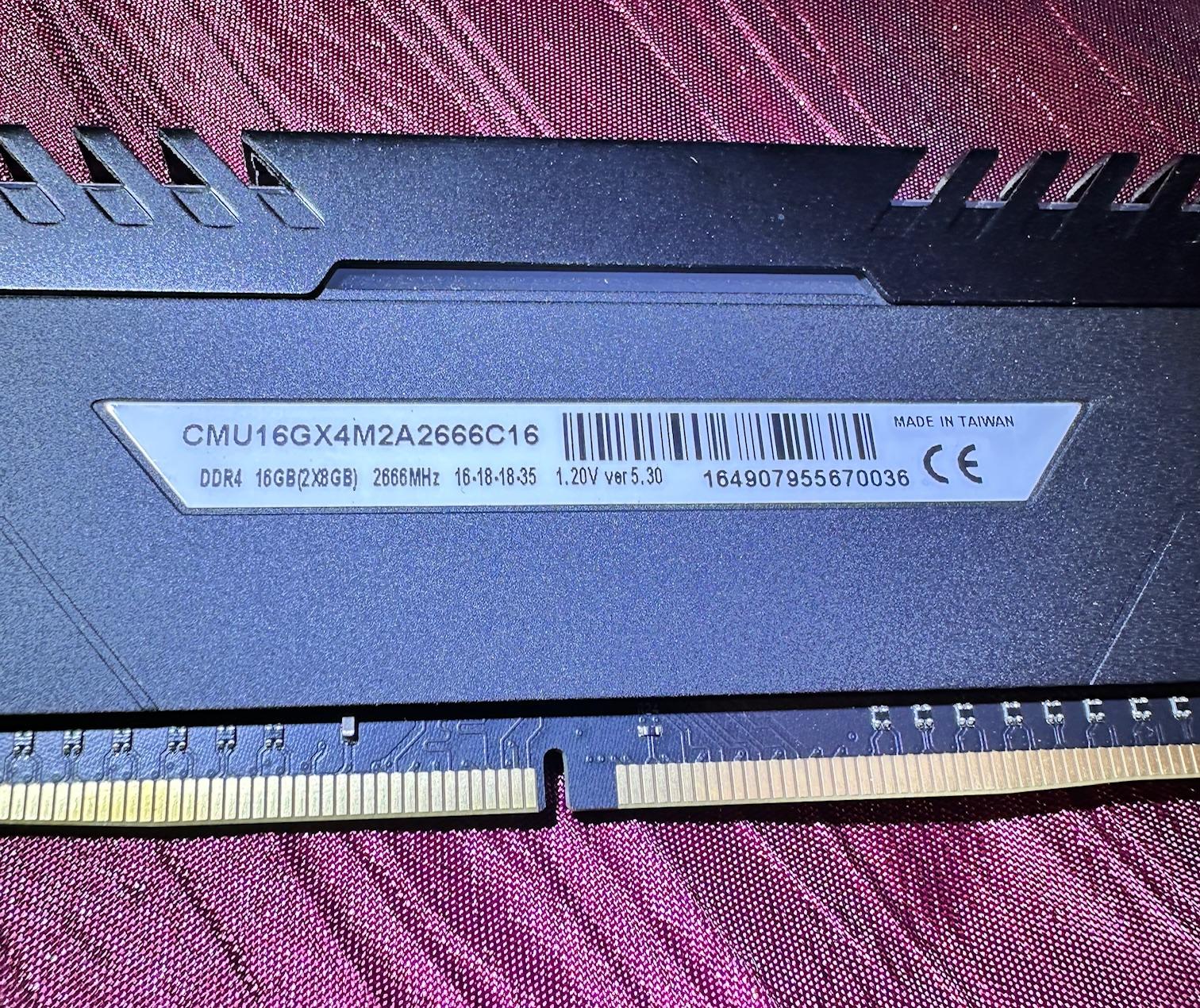 CORSAIR VENGEANCE® LED (WHITE) 16GB (2 x 8GB) DDR4 DRAM 2666MHz C16 Memory Kit