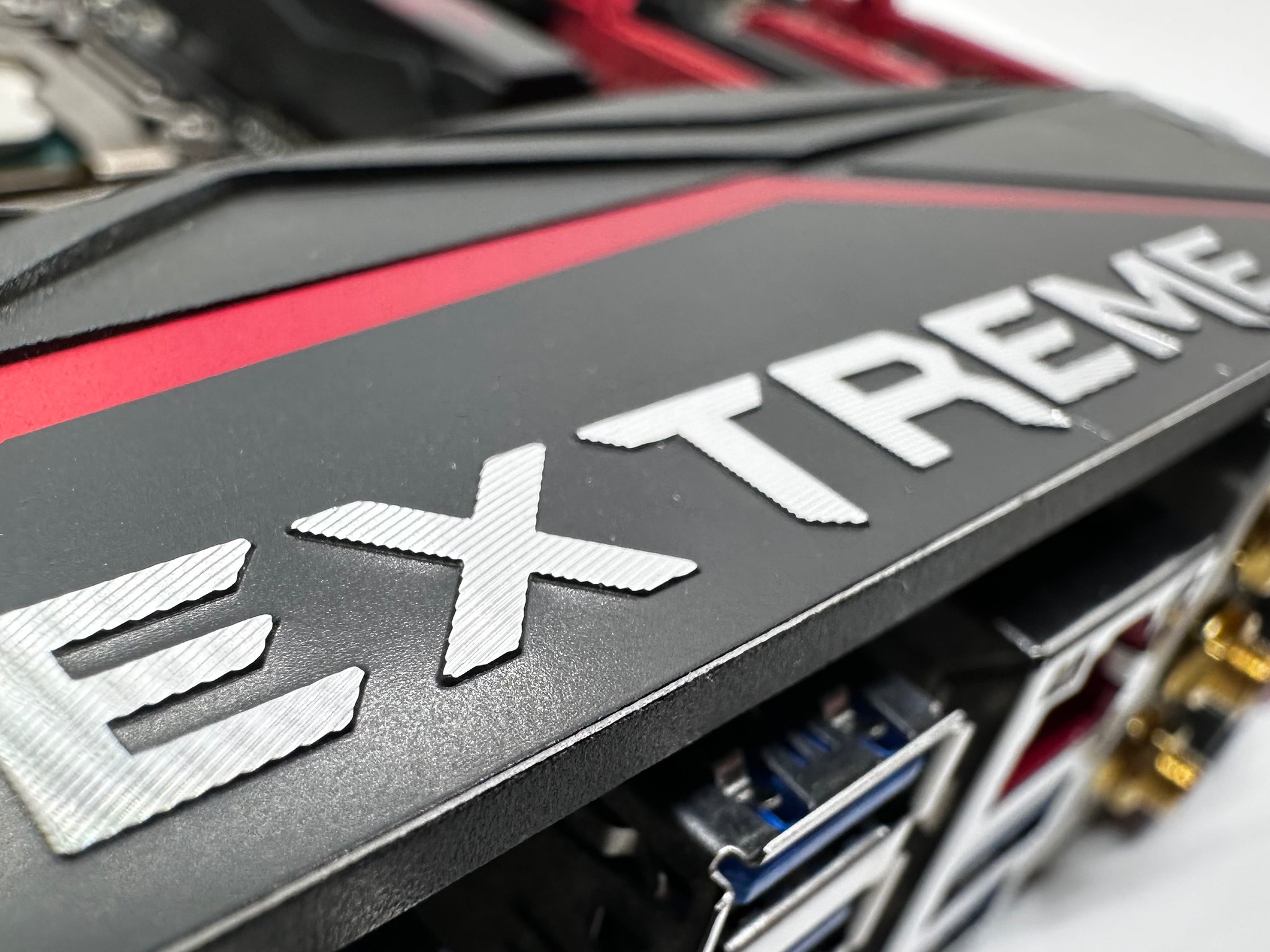 ASUS RAMPAGE V EXTREME X99 + CPU bundle