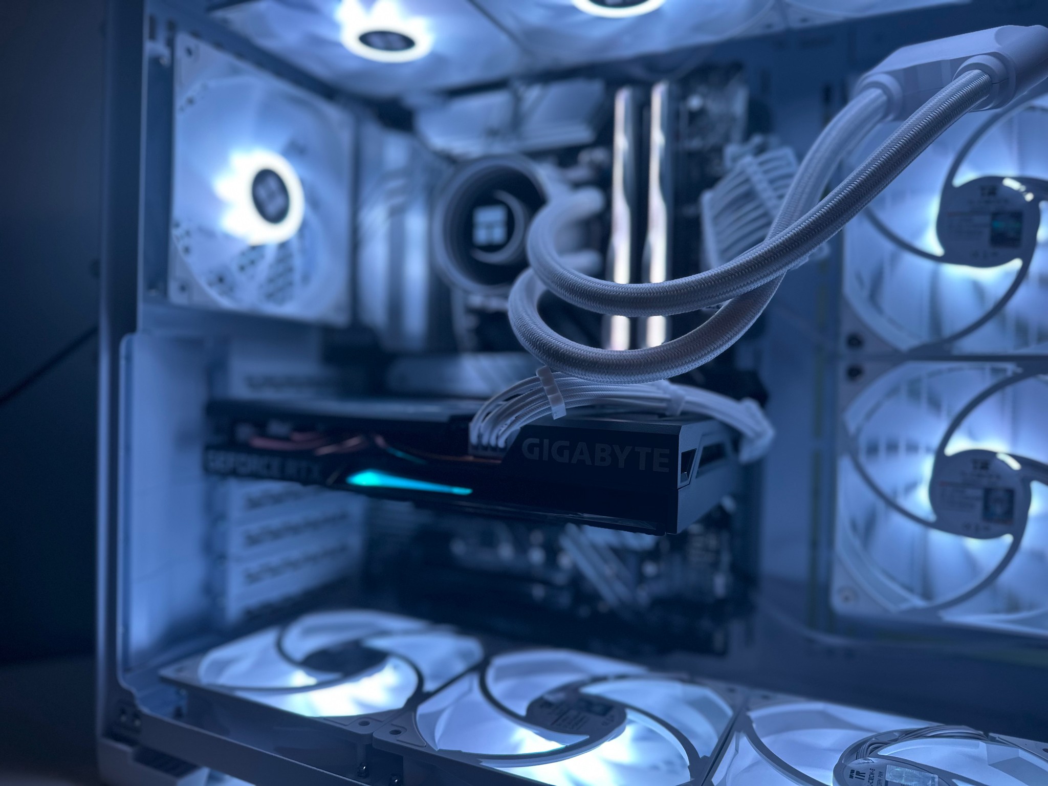 ❄️Icebox❄️ RTX 3060 | i3 13100 | 32GB DDR5