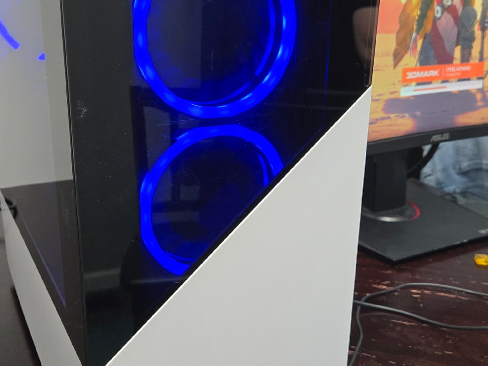 AMD Ryzen 7 3700x, Gigabyte NVIDIA GeForce RTX 3070 SSD M.2 1TB  Ram 32 GB  ASRock MB  800 GR PSU