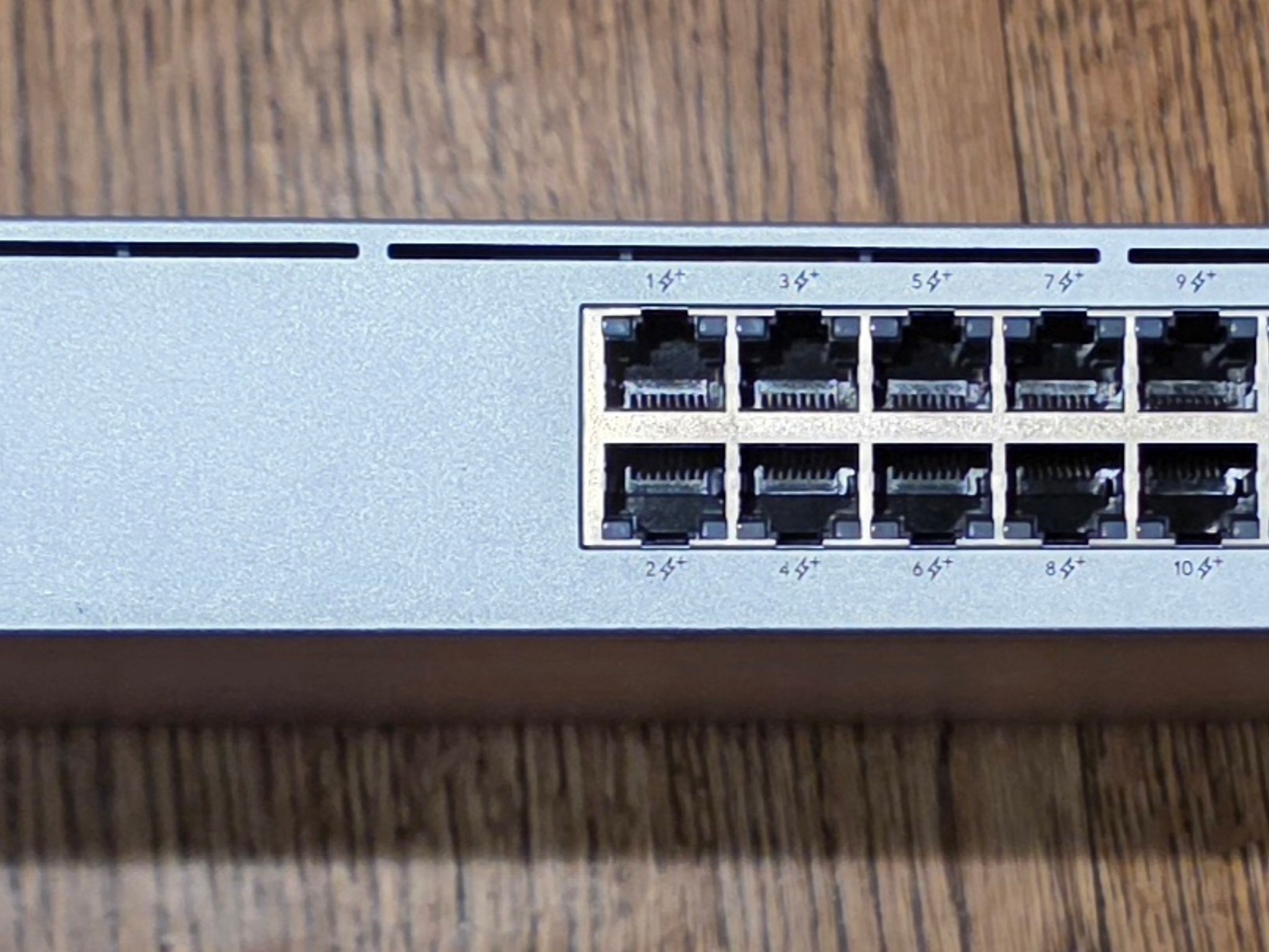 Ubiquiti UniFi USW-24-PoE 24-Port Managed PoE Switch – Rack Mount