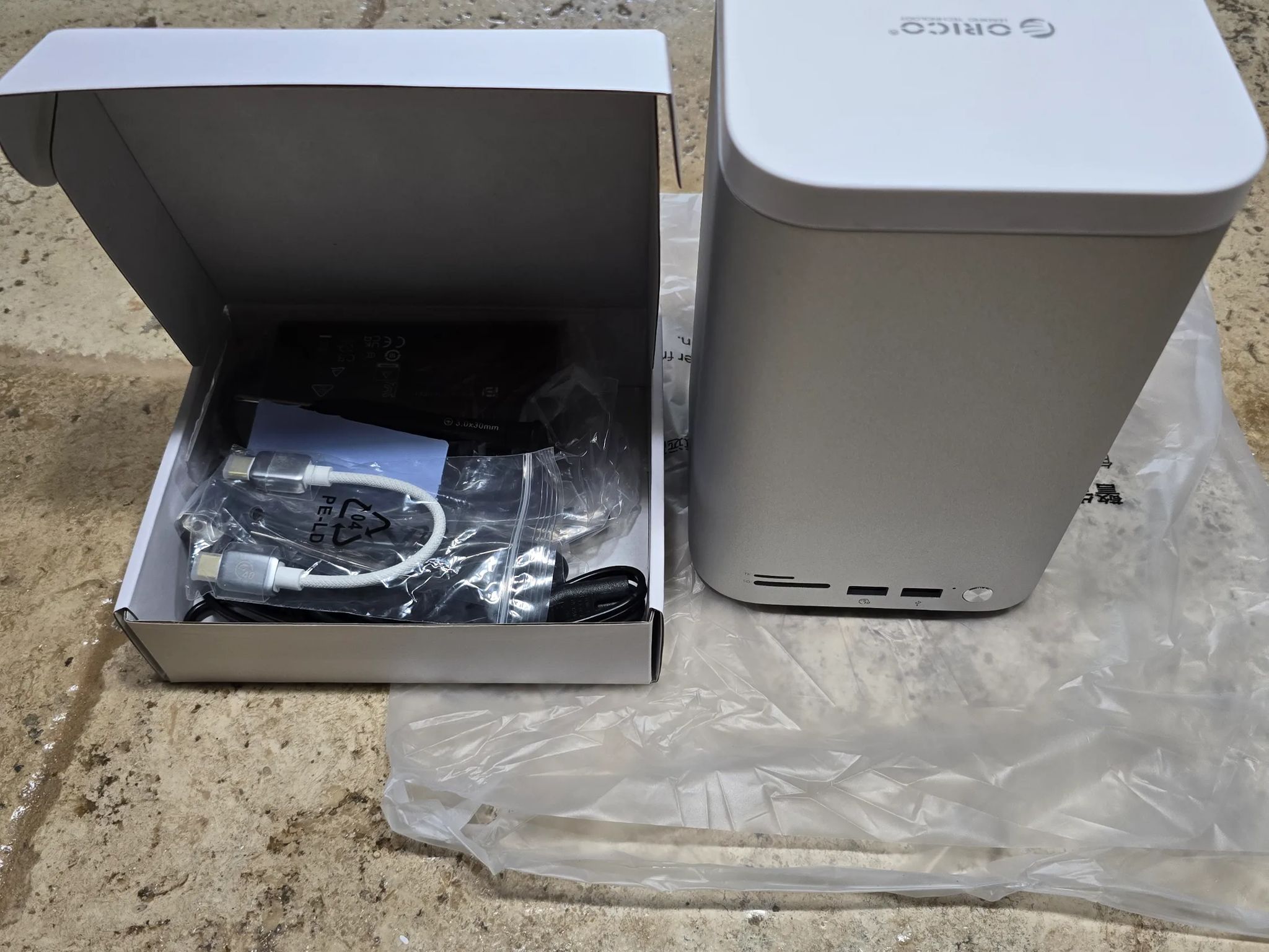 ORICO MiniTower 2 Bay RAID Enclosure NVMe SSD 10Gbps with Expansion Hub Hybrid HDD