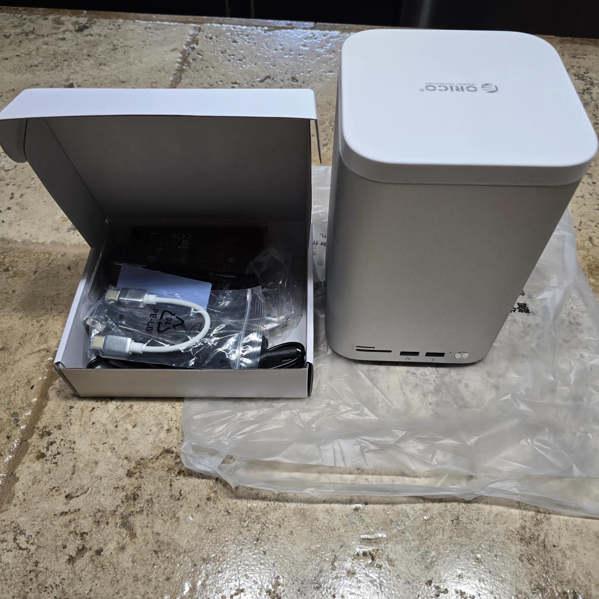 ORICO MiniTower 2 Bay RAID Enclosure NVMe SSD 10Gbps with Expansion Hub Hybrid HDD