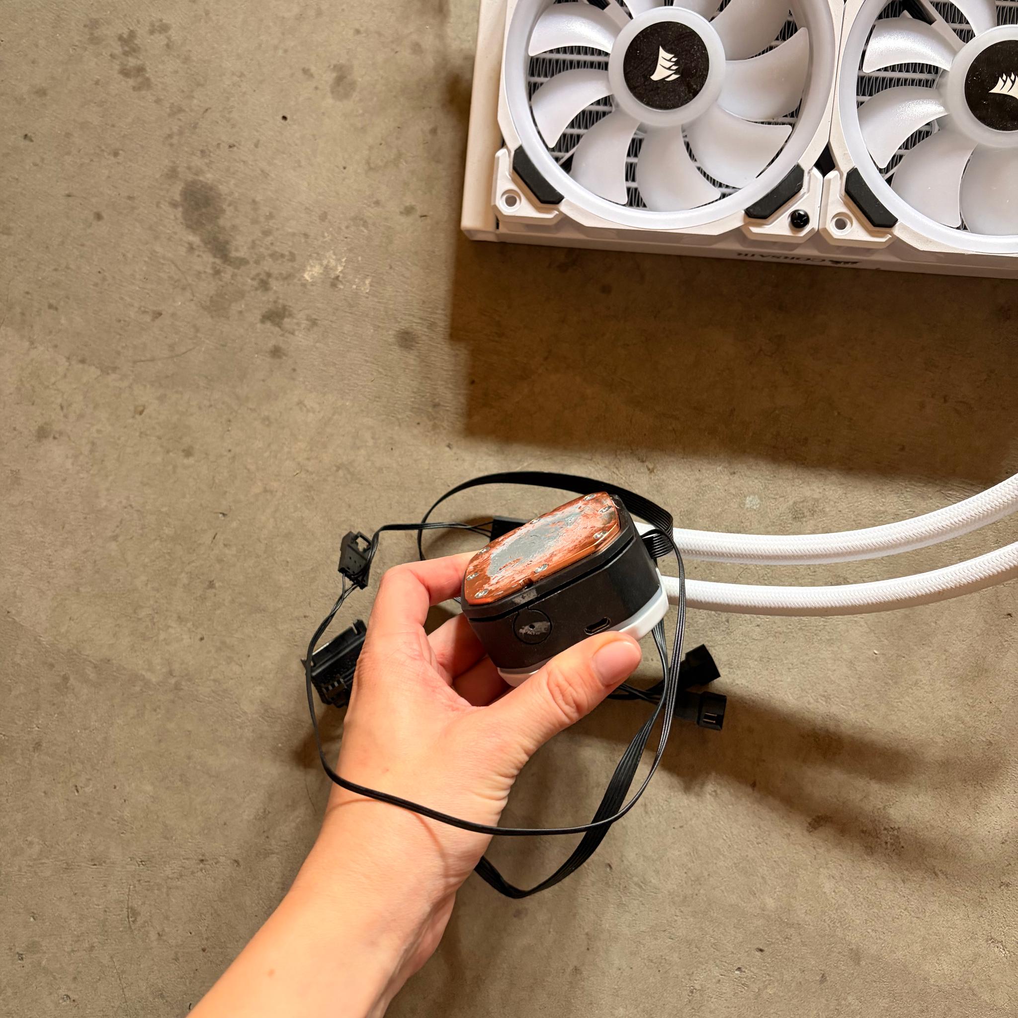 CORSAIR WHITE LIQUID CPU COOLER - NEVER USED