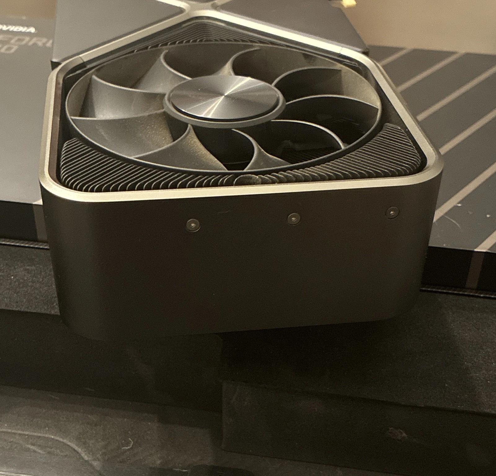 NVIDIA Founders Edition GeForce RTX 3090 - Image 4