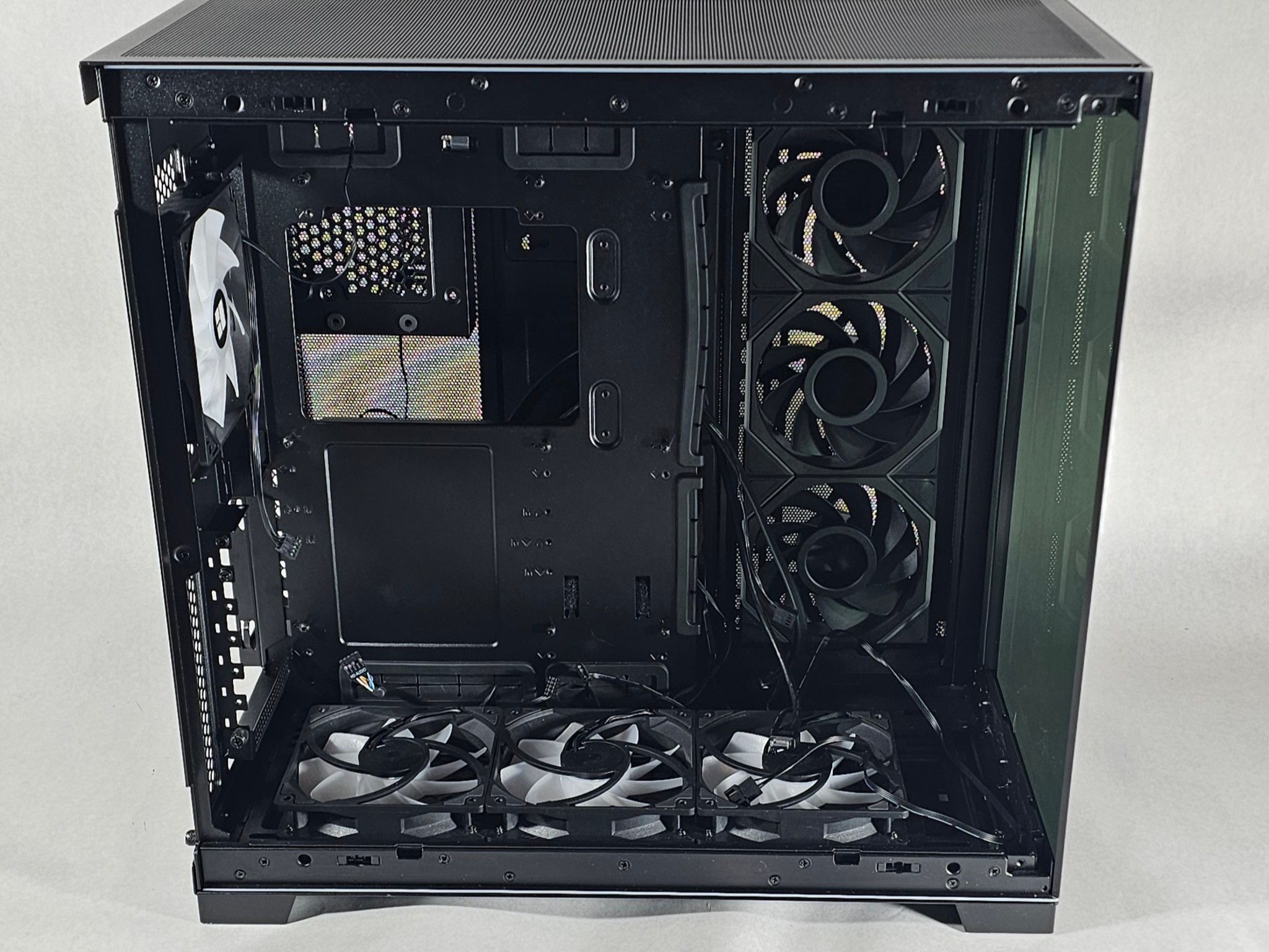 Lian Li PC Case 497 w\ Tempered Glass and 7 RGB Fans