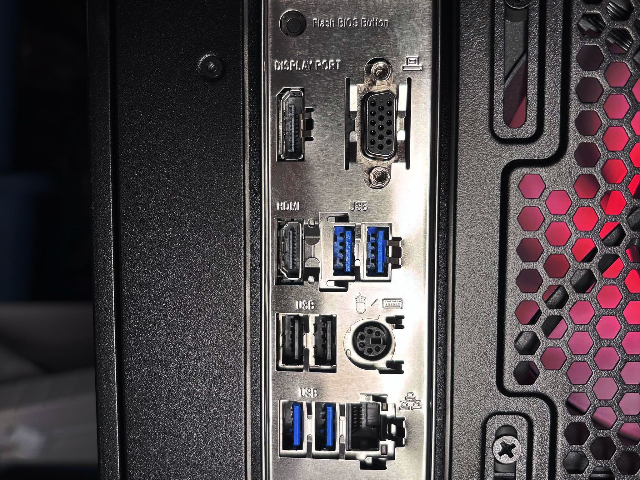 ARES V0 🔴⚫ | Ryzen 5500 | 3060 Ti | 1 TB NVME | 2 TB Sata SSD | 16 GB DDR4