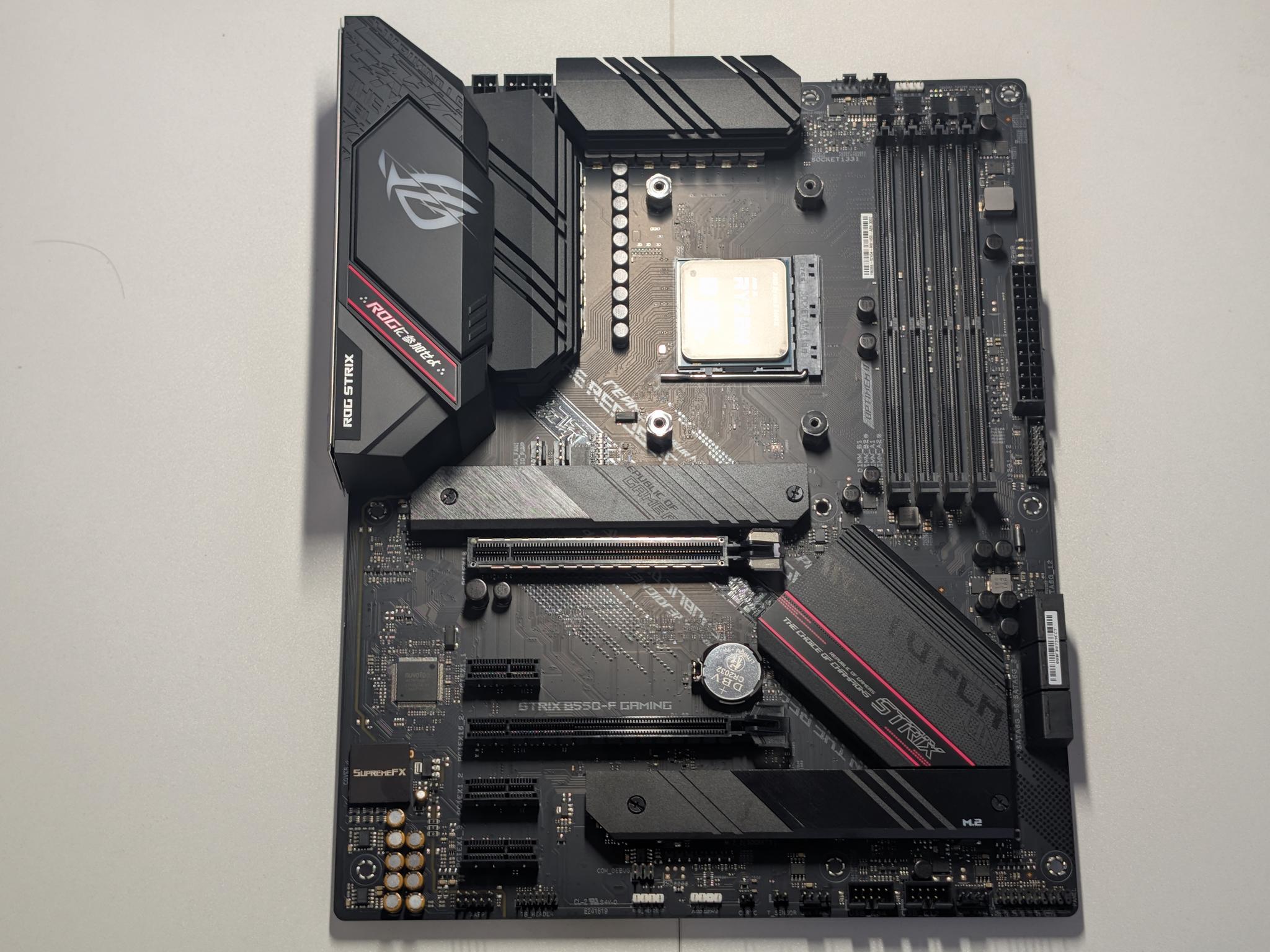Ryzen 5 5600X + RX 6700 XT Red Devil + ROG Strix B550-F + 16GB DDR4