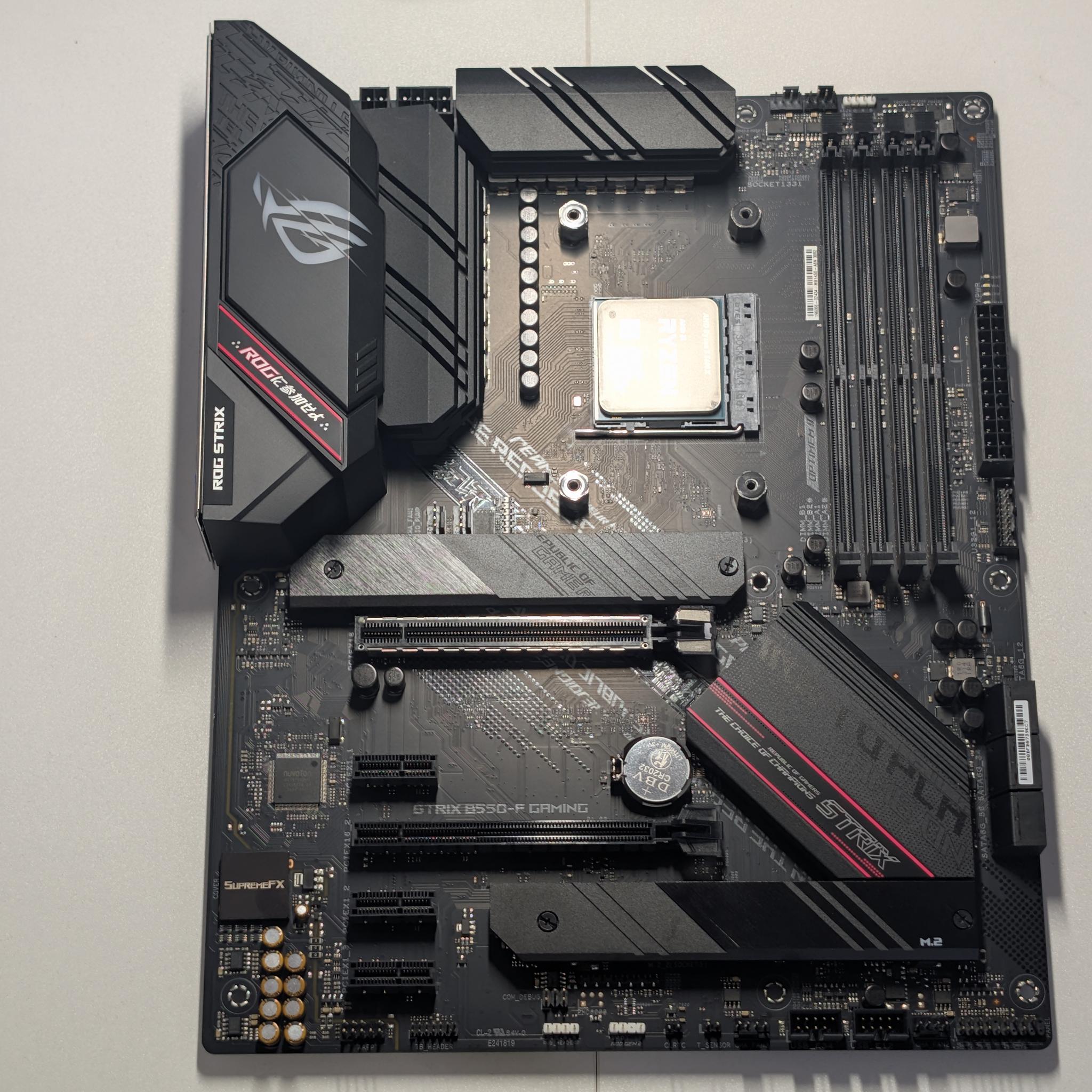 Ryzen 5 5600X + RX 6700 XT Red Devil + ROG Strix B550-F + 16GB DDR4