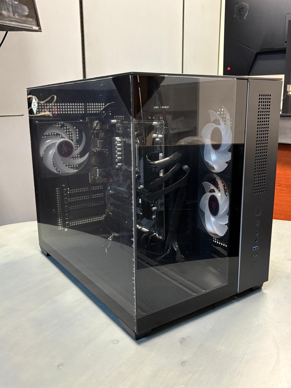 NEW – Skytech Gaming CRYSTAL Case with Gigabyte B650M C V3 DDR5 Motherboards & 650W Gold Gamdias PSU