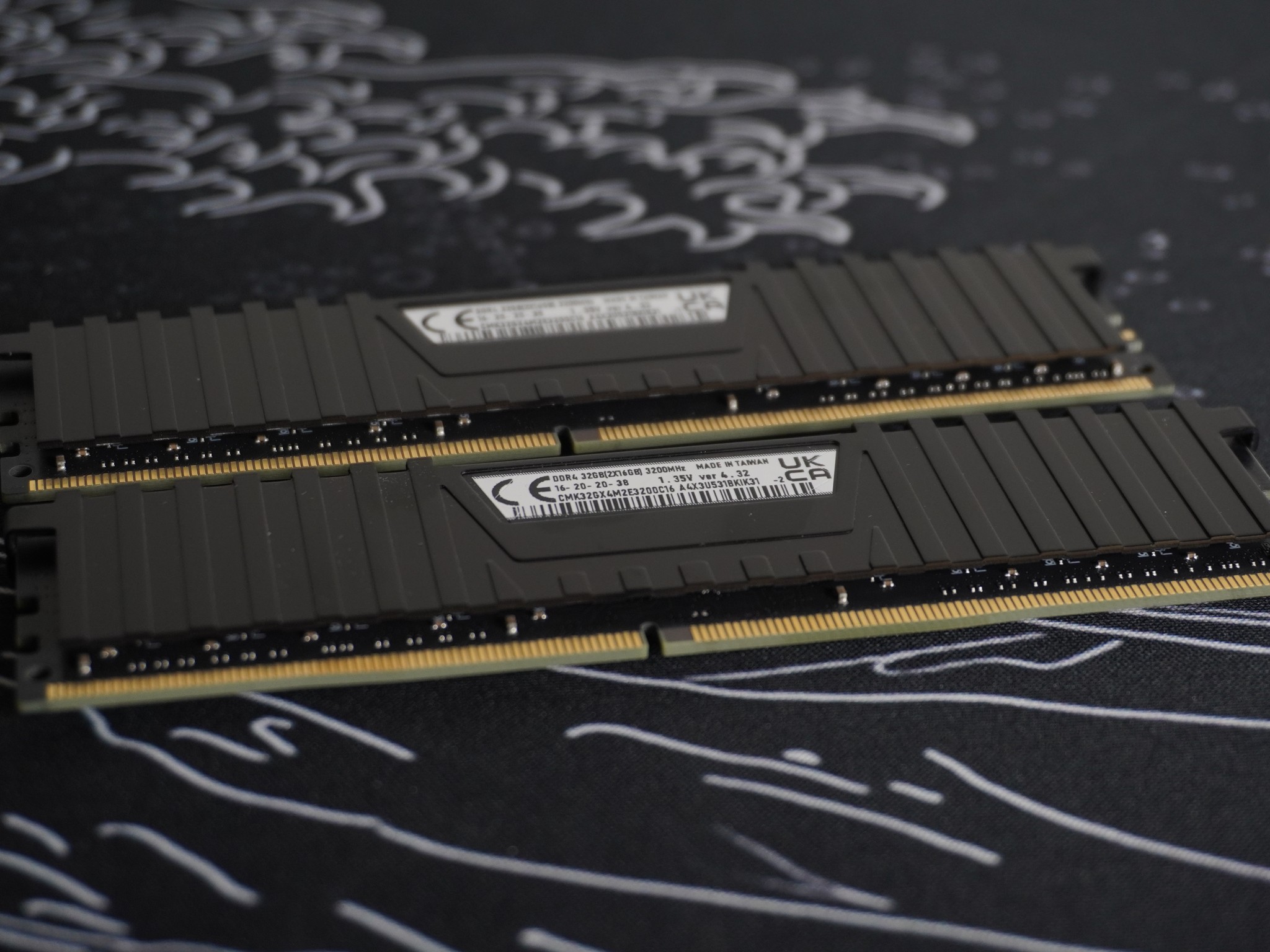 32GB (2x16GB) CORSAIR Vengeance LPX DDR4 RAM 3200MHz