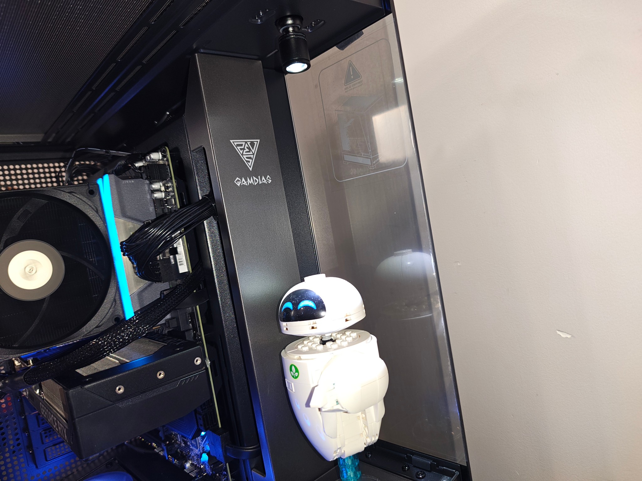 THE STAGE, custom 4k high end RTX 5070 Gaming pc with 32 gb of ddr5 ram!