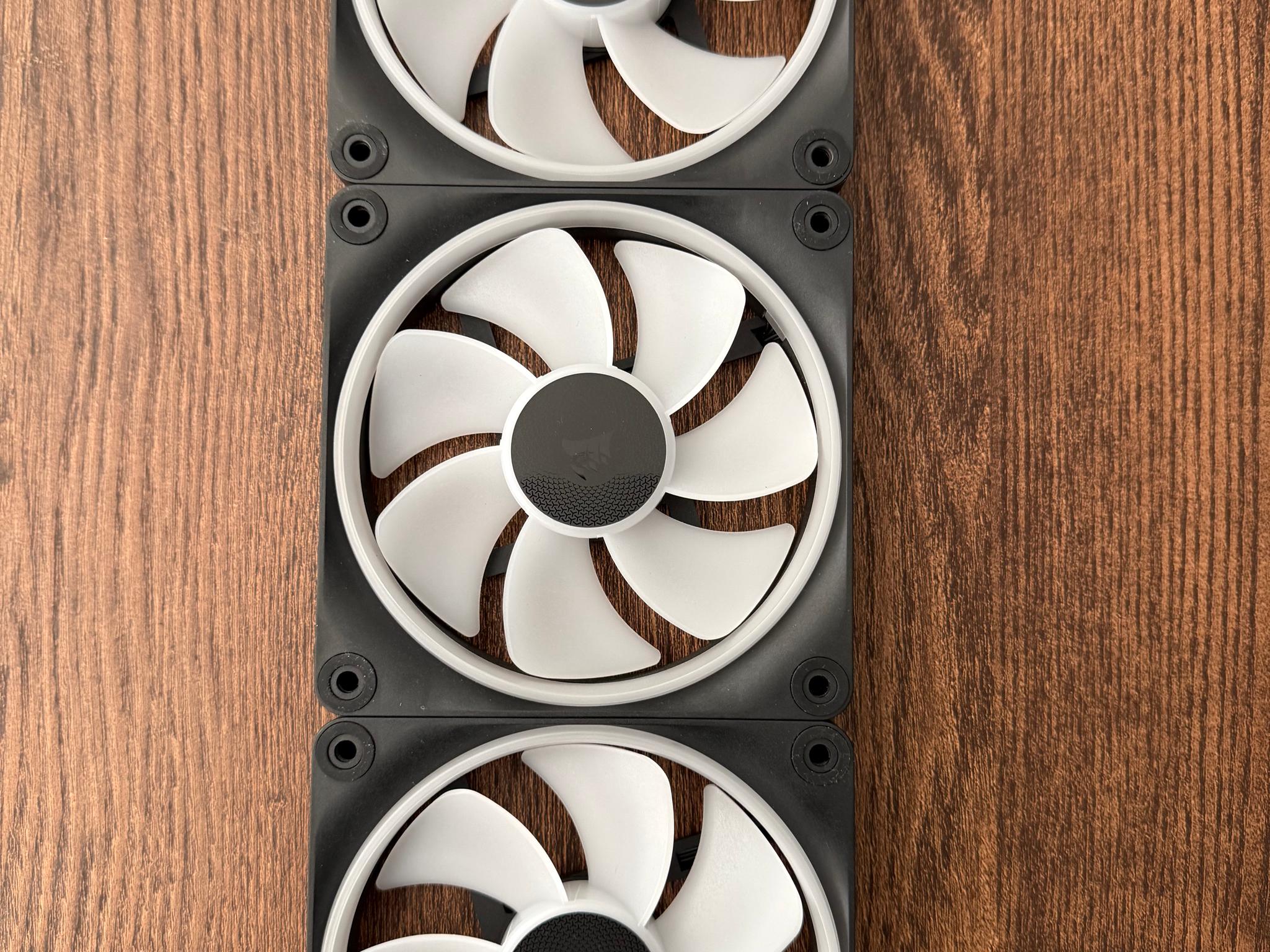 Corsair iCUE Link x3 LX120-R x1 LX120 Fans Bundle
