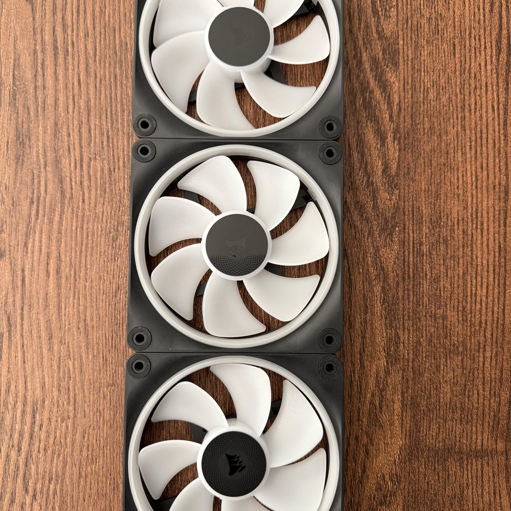 Corsair iCUE Link x3 LX120-R x1 LX120 Fans Bundle