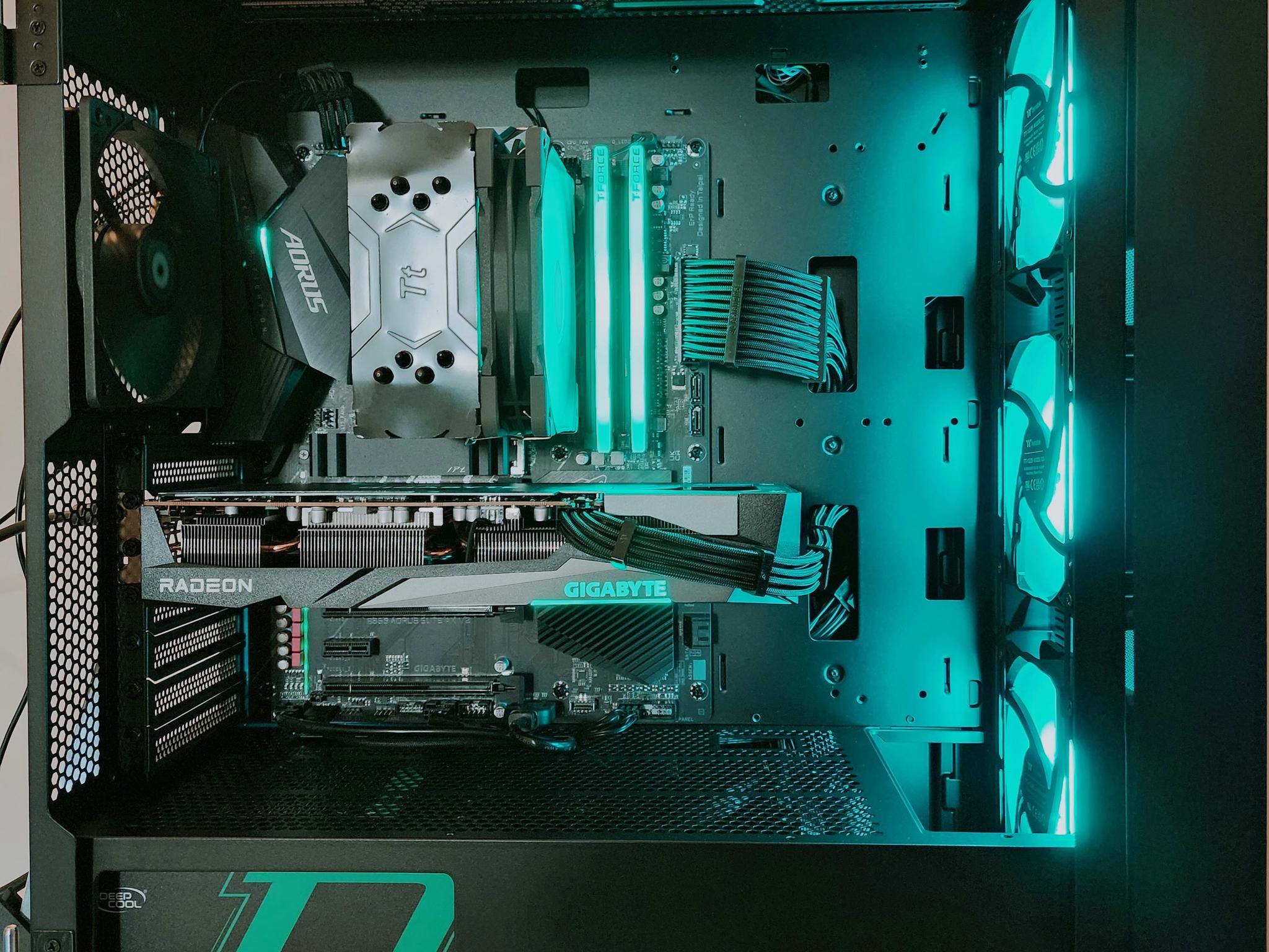 "Dynamic" Gaming PC R5 5600x w/ Gigabyte RX 6650XT | 16GB RAM | 1TB Gen4