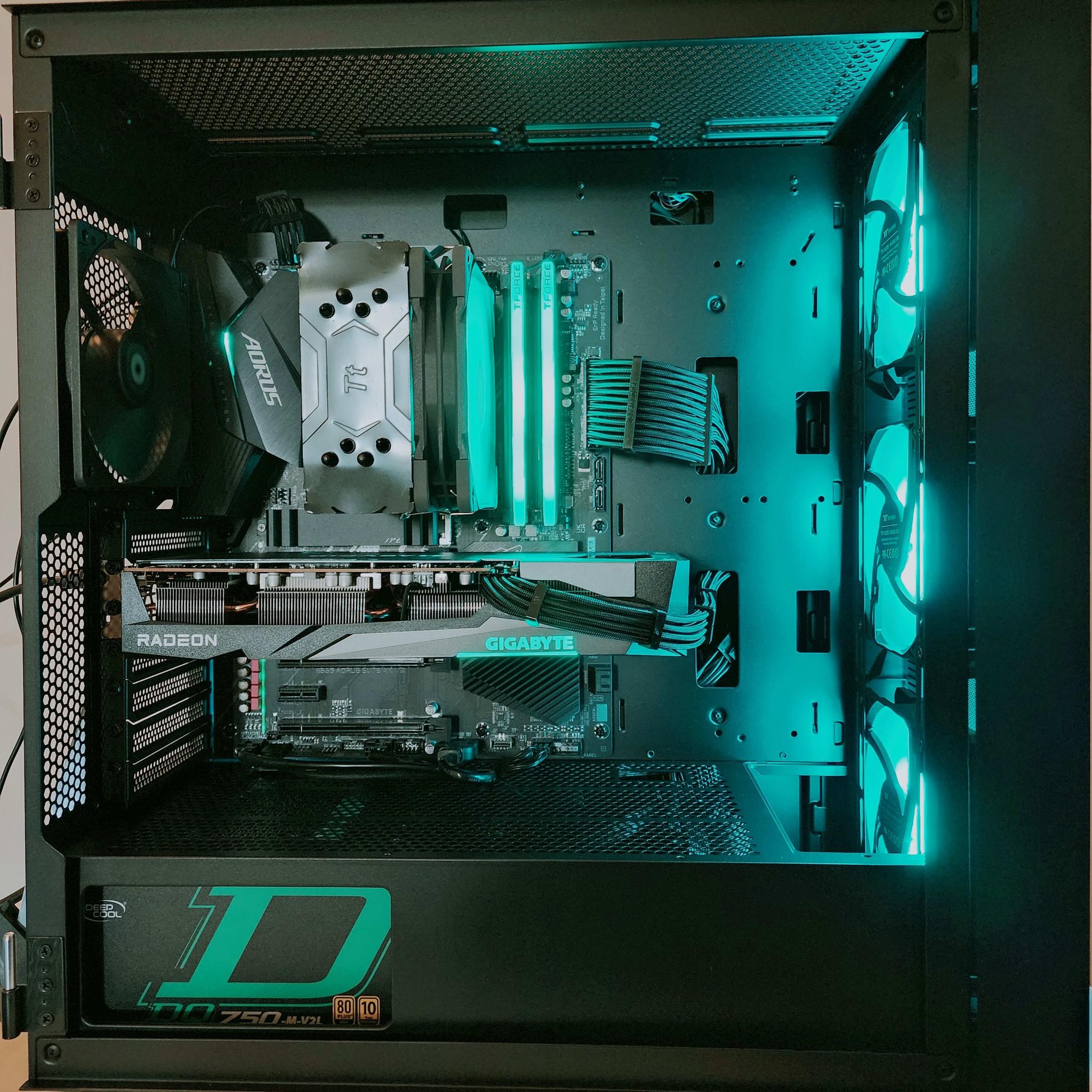 "Dynamic" Gaming PC R5 5600x w/ Gigabyte RX 6650XT | 16GB RAM | 1TB Gen4