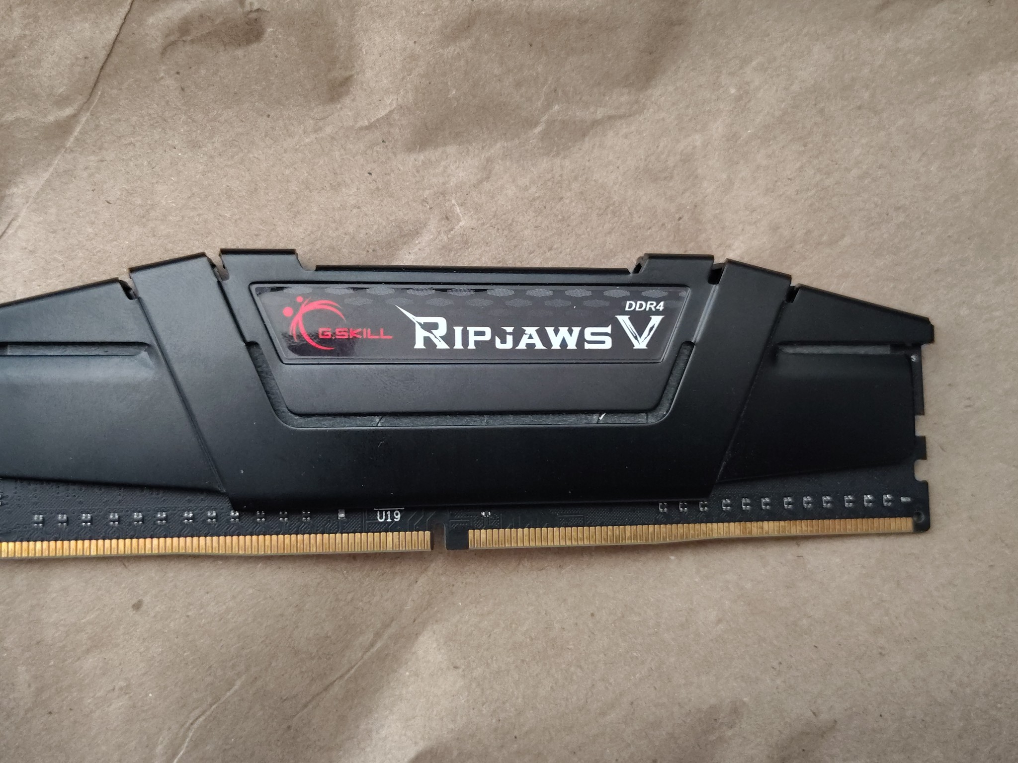GSKILL RIPJAWS DDR4 3000 16gb (8GBX2) CL15-16-16-35 1.35v