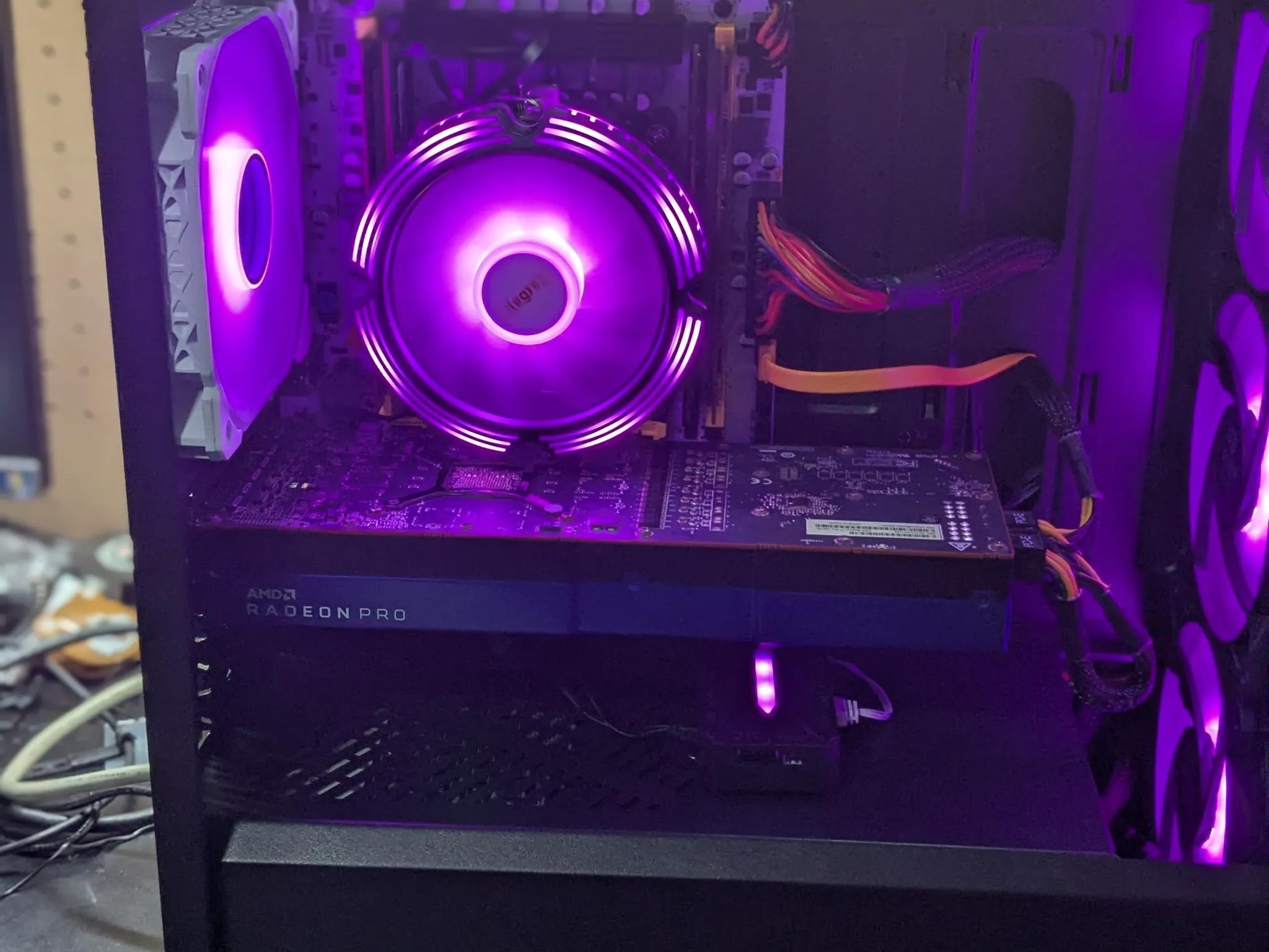Workstation Gamer | 8 Core Xeon (same as i7), 32GB RAM, 8GB AMD W5700, 480GB SSD, Win11, RGB, Wifi