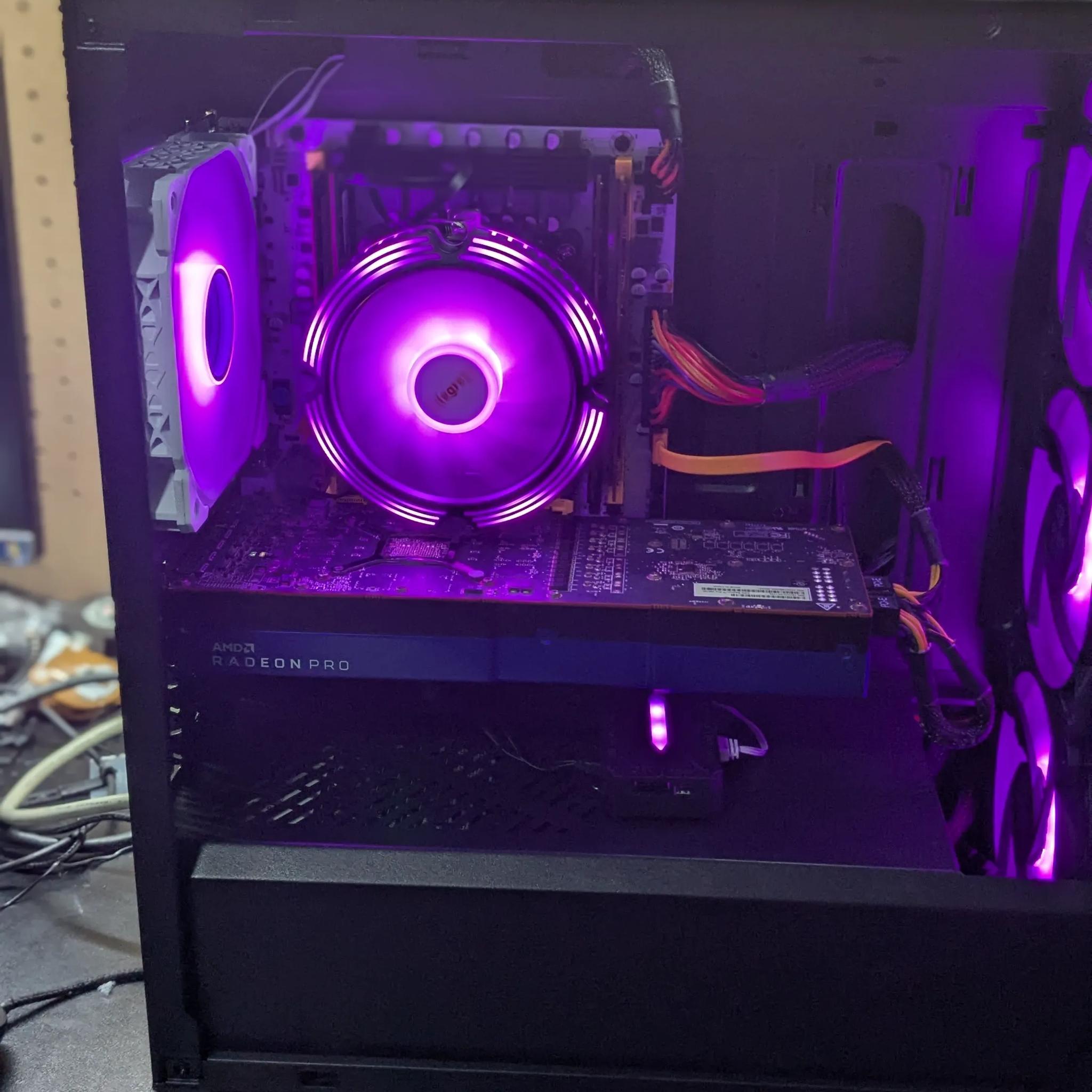 Workstation Gamer | 8 Core Xeon (same as i7), 32GB RAM, 8GB AMD W5700, 480GB SSD, Win11, RGB, Wifi