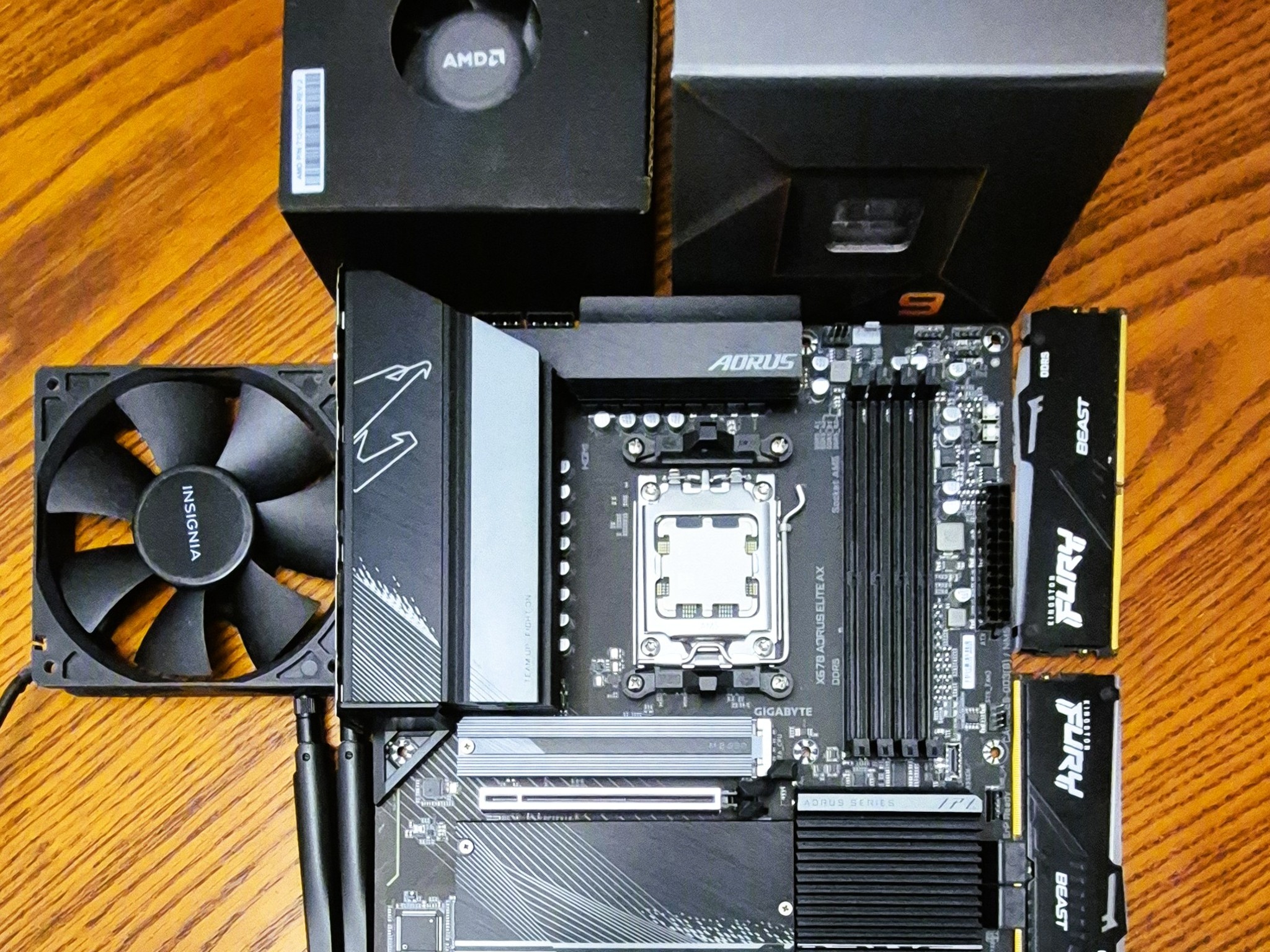 Bundle GIGABYTE X670 AORUS Elite AX AM5 AMD X670 DDR5 Motherboard; Ryzen 9 7950x CPU, 32GB DDR5 RAM