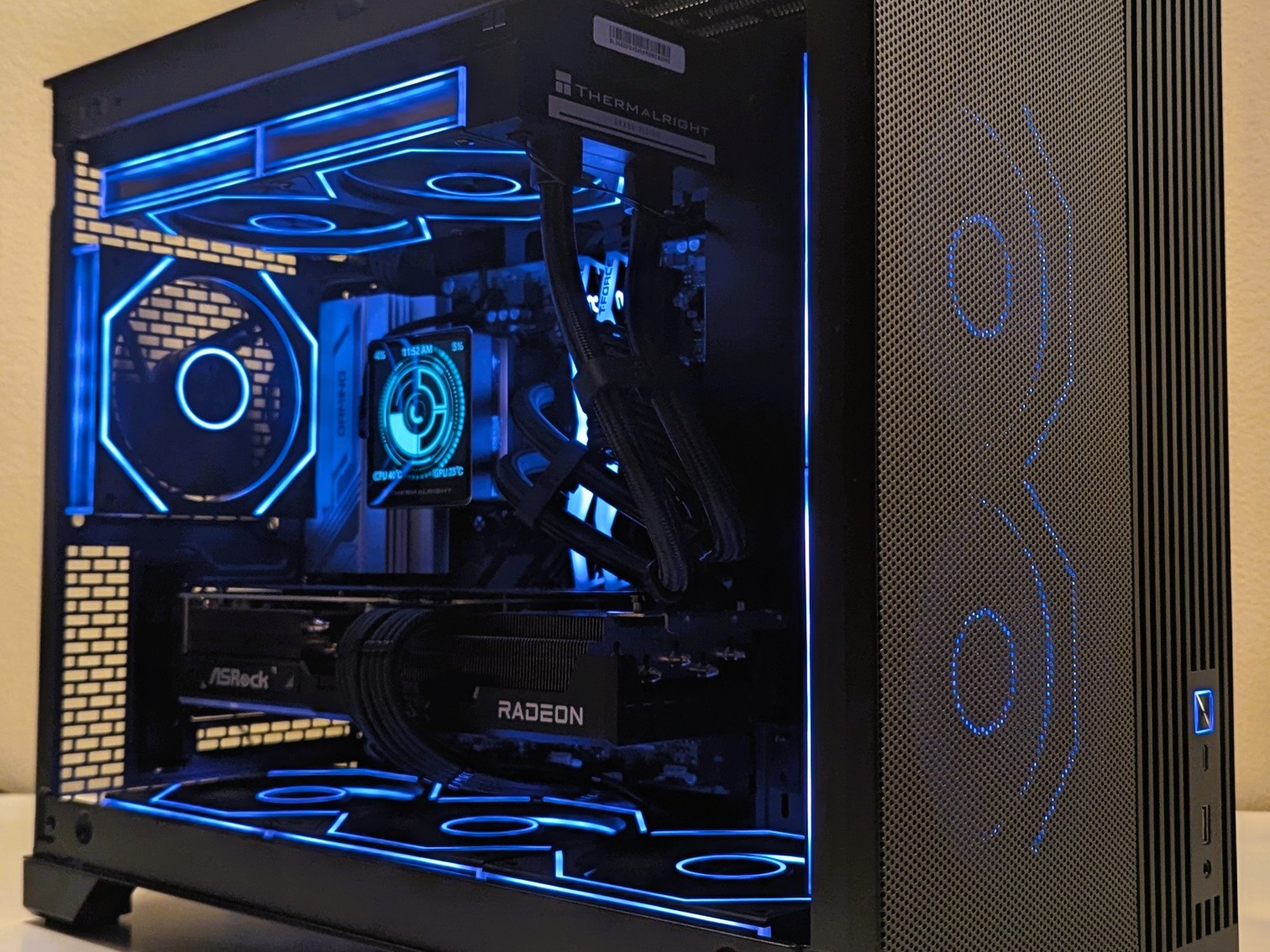 RX 9070 XT 16GB | RYZEN 9600X | 16GB DDR5 | 1TB SSD | 240MM LCD AIO | 850W GOLD| WIFI+BT