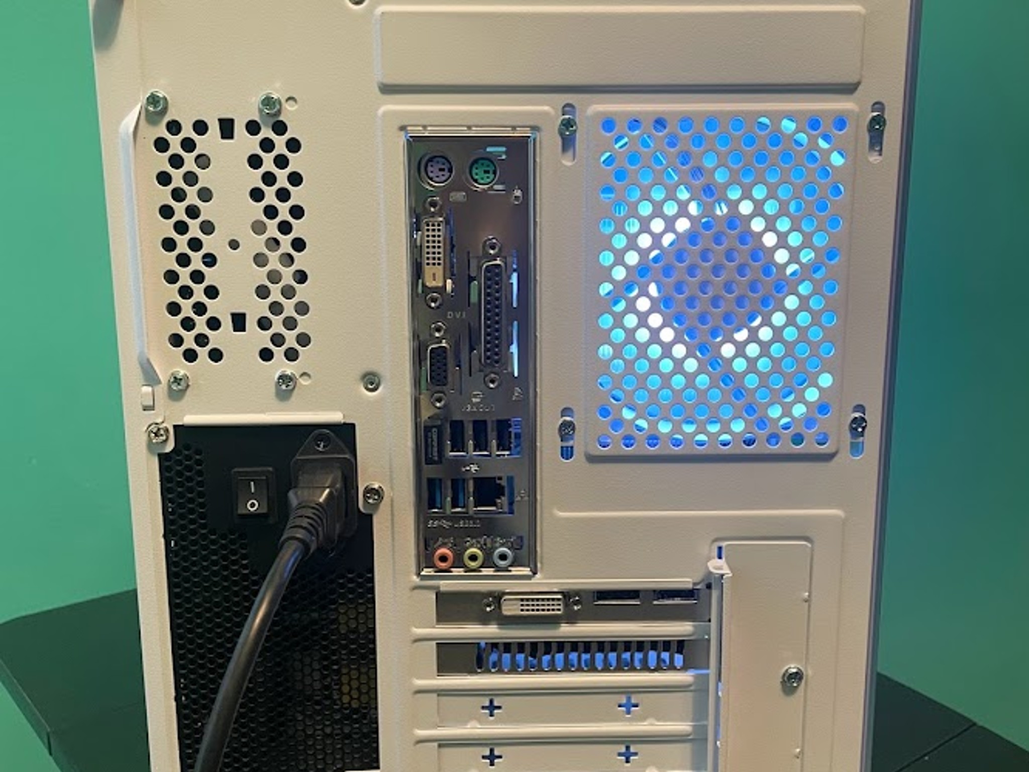 GLASSY White Gaming PC| Intel i5 / Amd RX580 / 8GB / 500GB SSD Win 10 Pro WiFi
