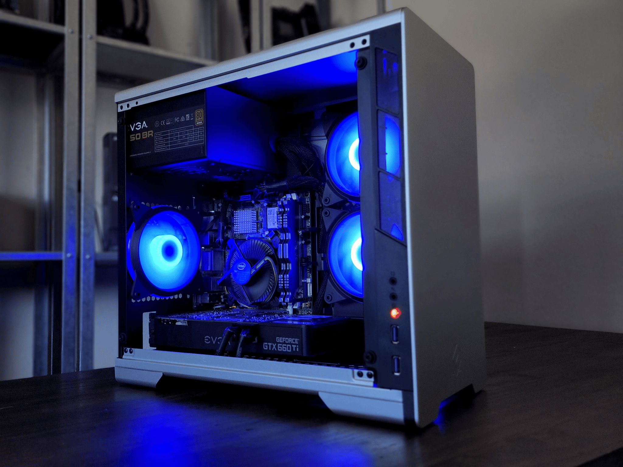 Intel Core i7 2600 // EVGA GeForce GTX 660 Ti // 16GB 1600MHz