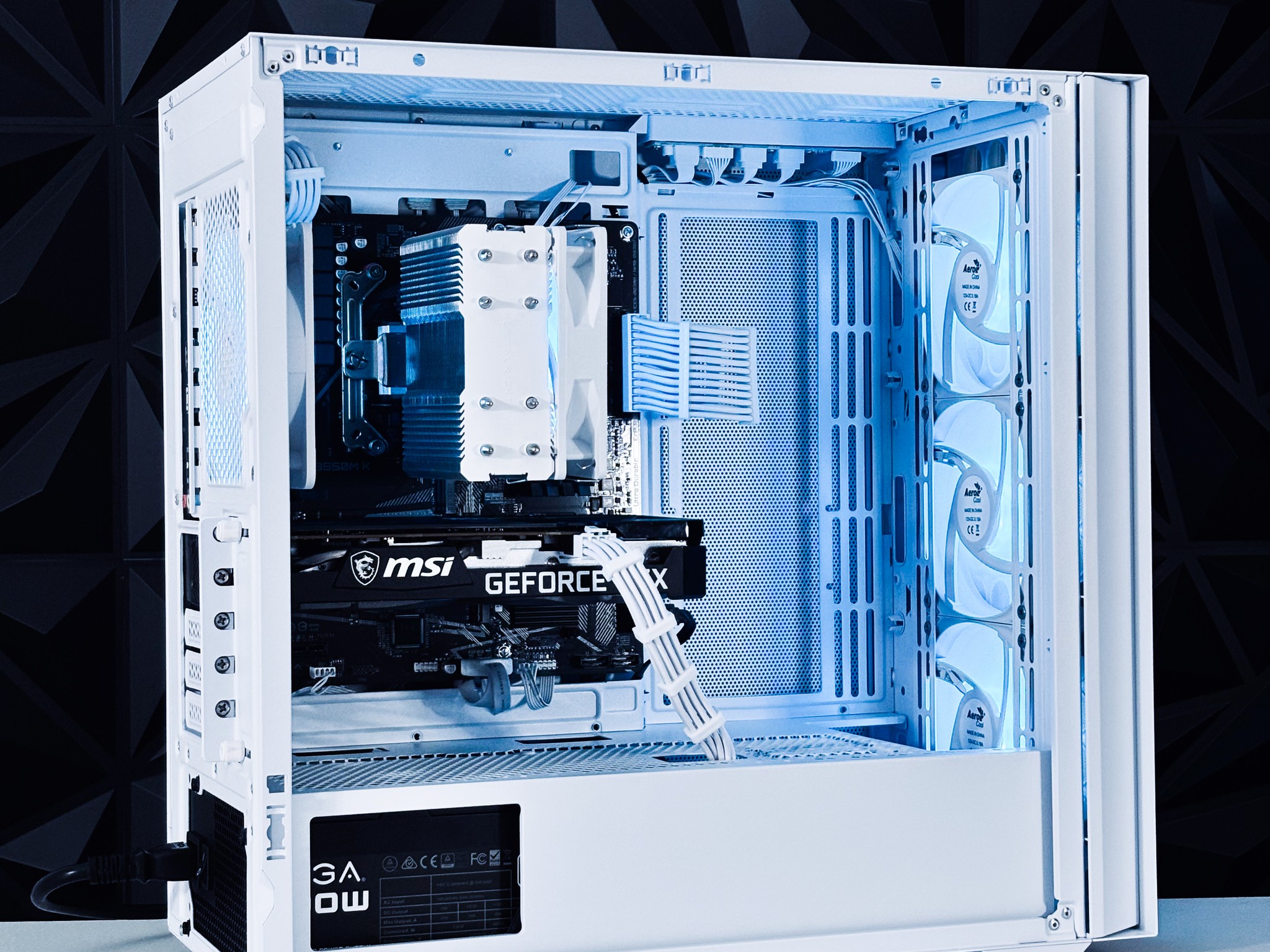 💙🤍 RTX 3060Ti / Ryzen 5 3600 / 16GB Gaming PC 🤍💙