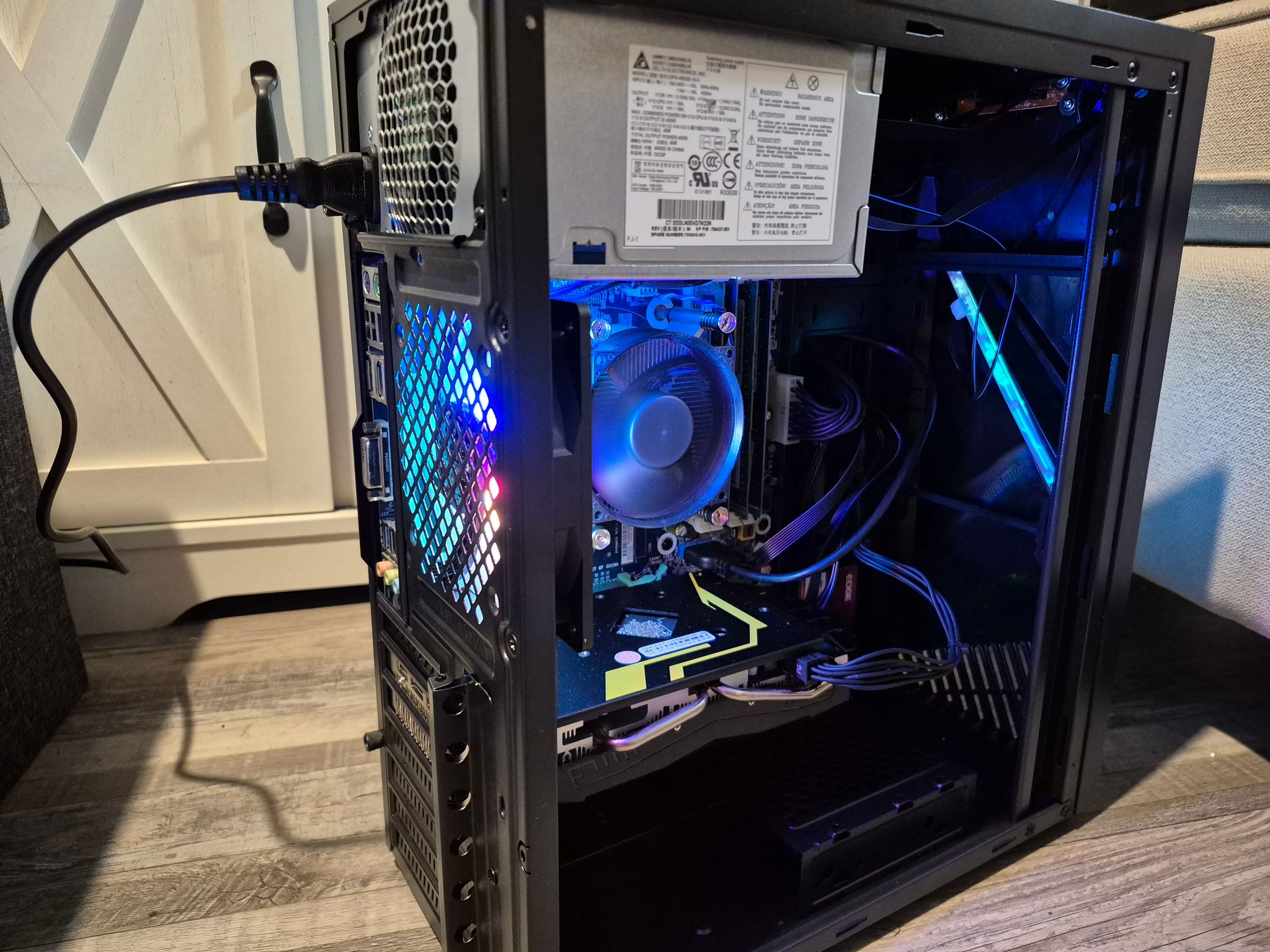 100 FPS Fortnite | i5-4570, 16GB RAM, 500GB SSD, RX 580 8GB, RGB, Wifi