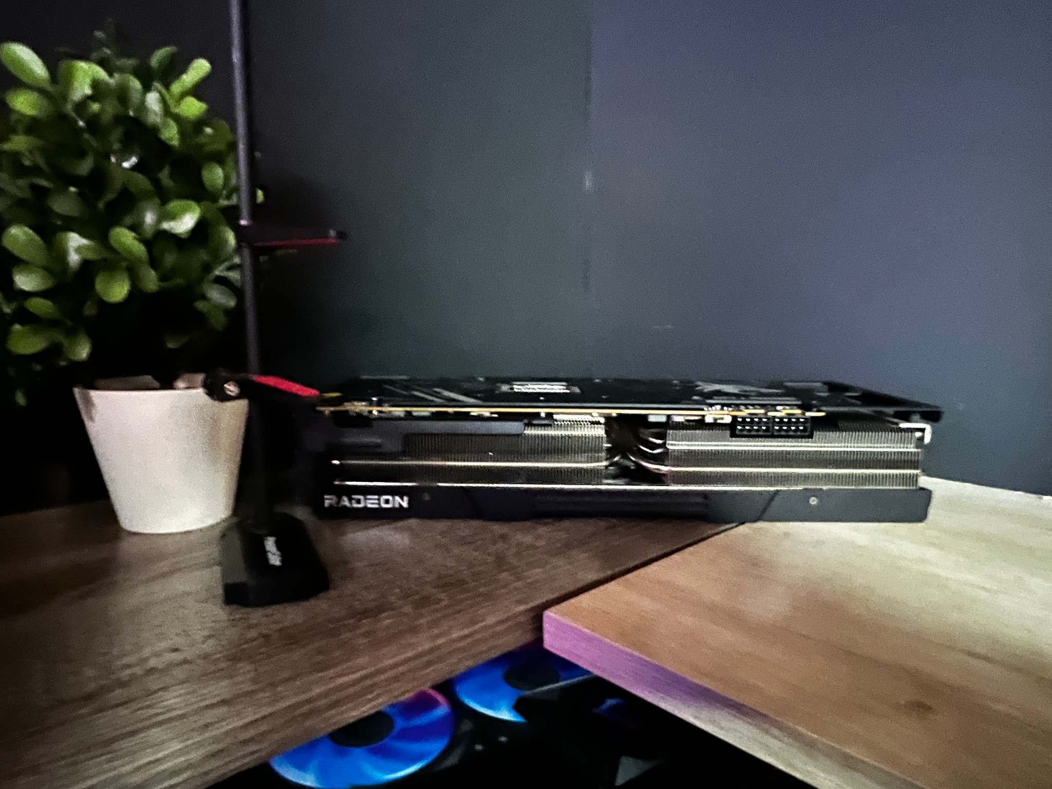 power color hellhound 7900xt 20g of ddr6 abel to play games at 4k comes with original box