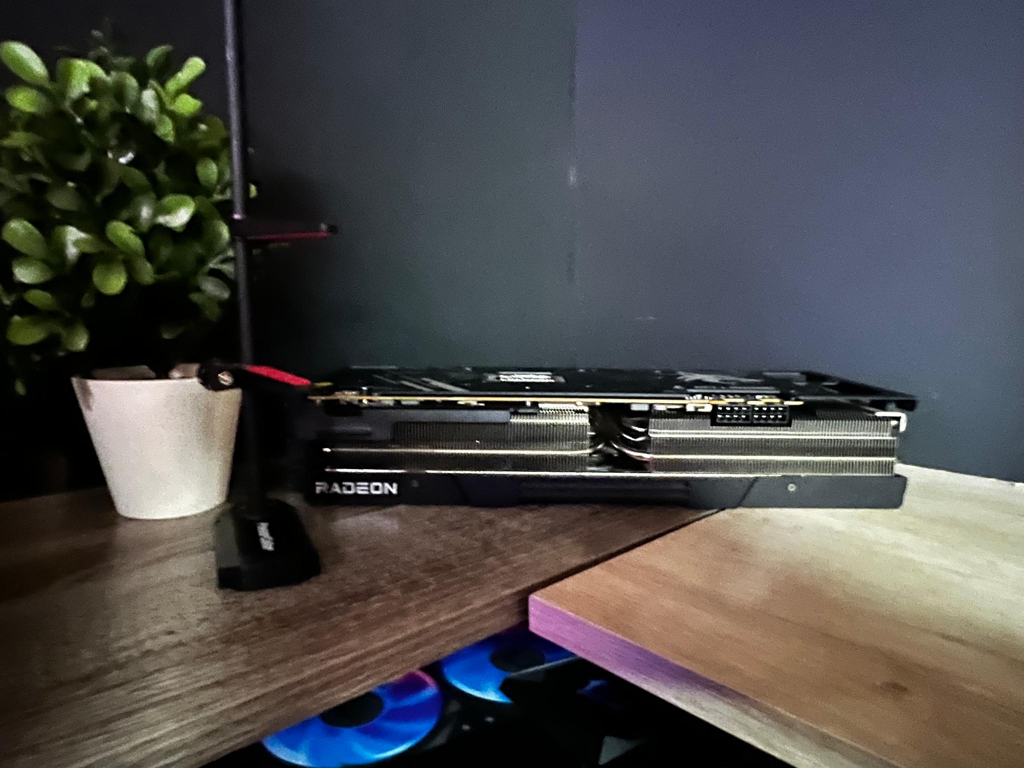 power color hellhound 7900xt 20g of ddr6 abel to play games at 4k comes with original box