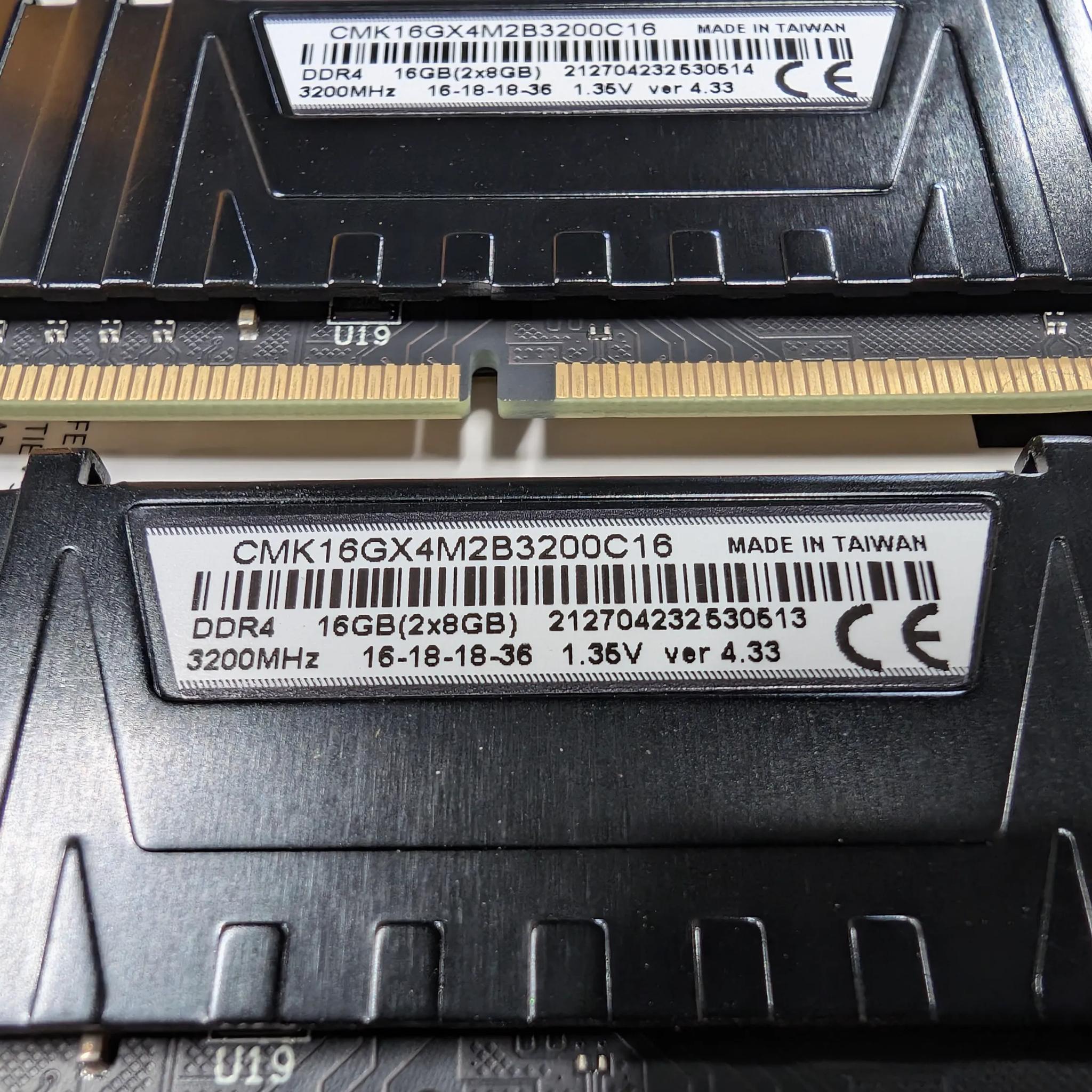Used 16GB (8gb x2) Corsair 3200Mhz DDR4
