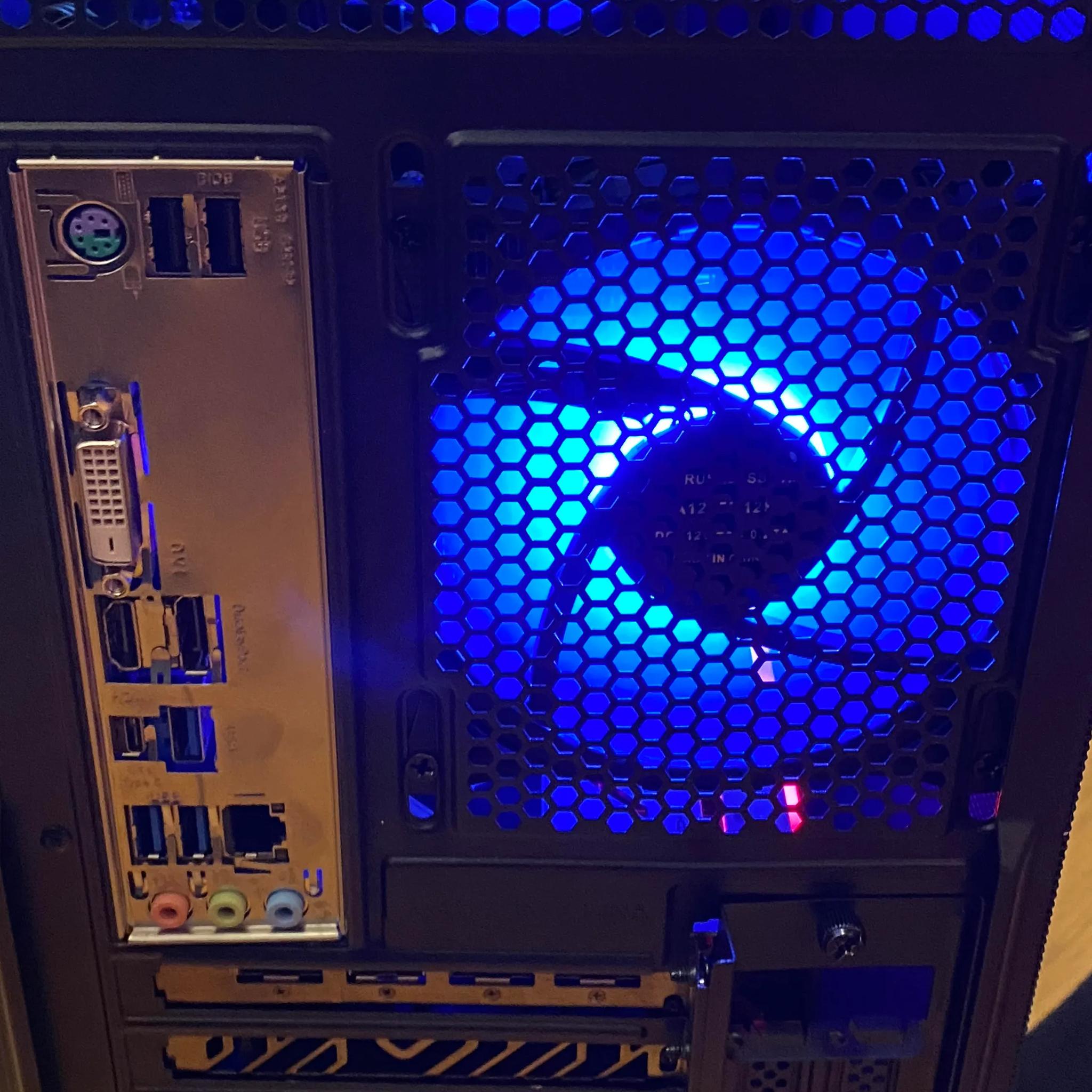 Gaming PC (6700XT, i7 10700KF, 32GB RAM, SSD)