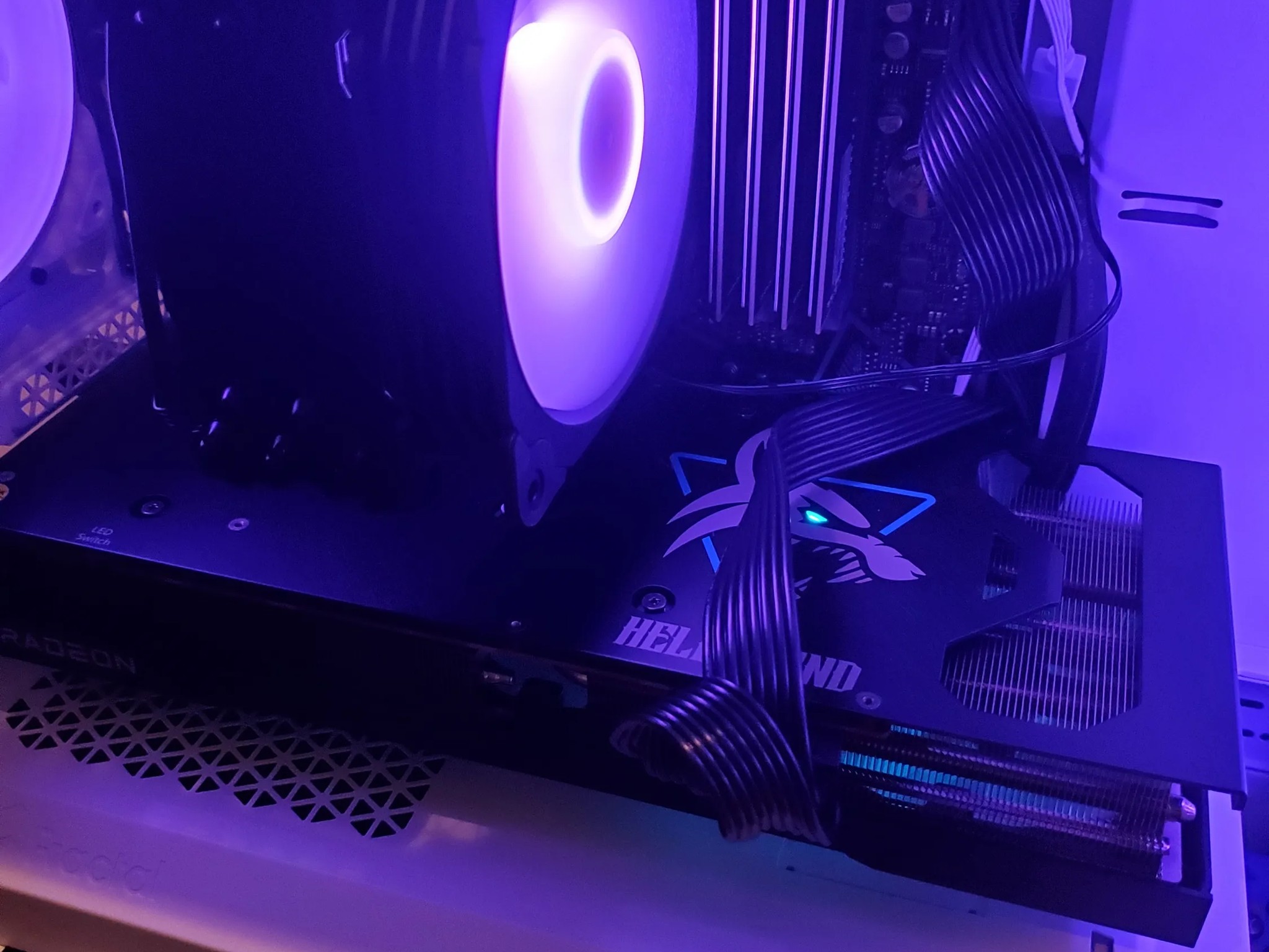 Powercolor Hellhound Radeon RX 6700 XT 