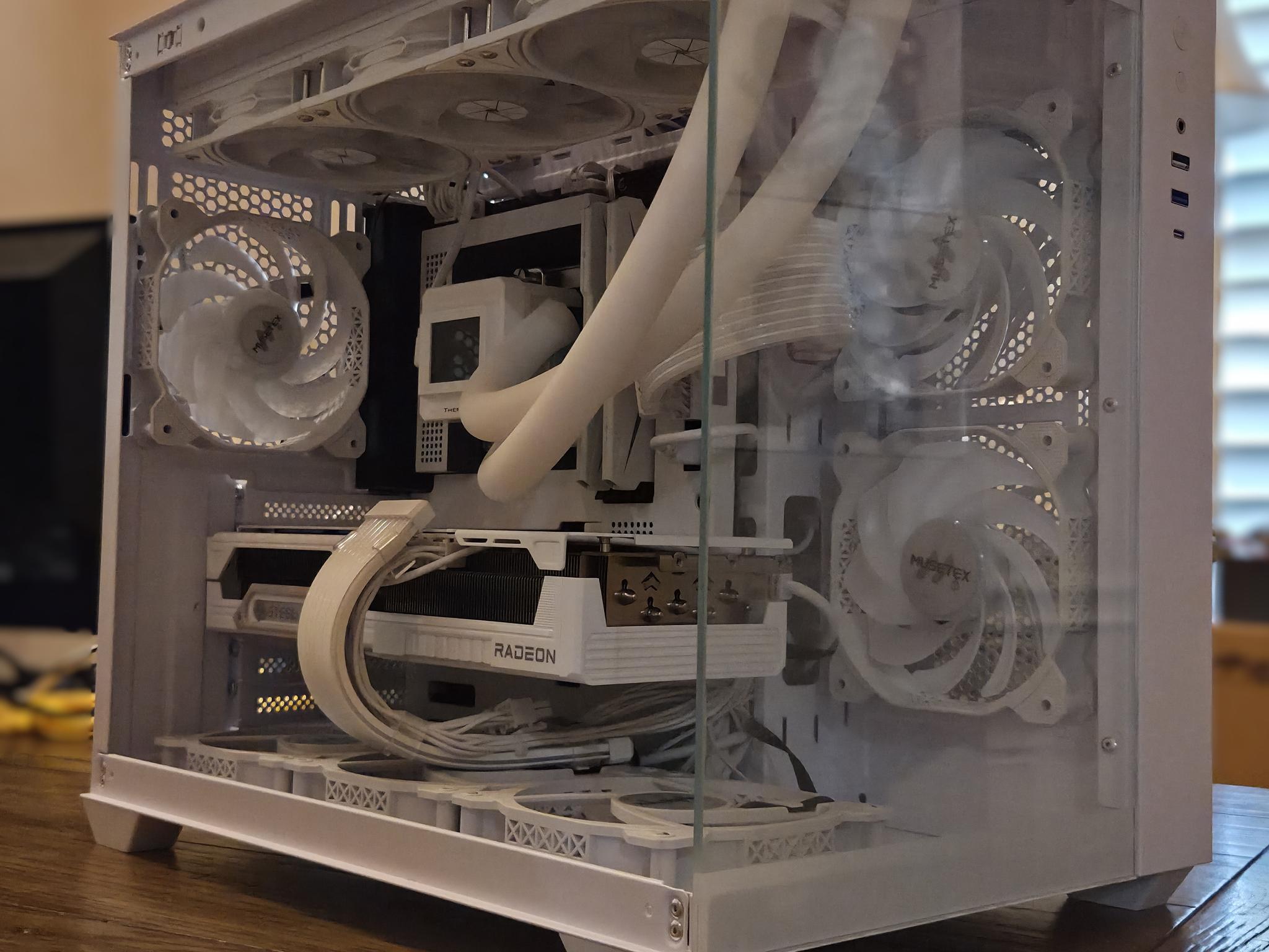 Blizzard! ❄️ | RX 9070 XT Gaming PC | Intel i5-14600K | 32GB DDR5 | 1TB Gen4 NVMe | 2" LCD Display!