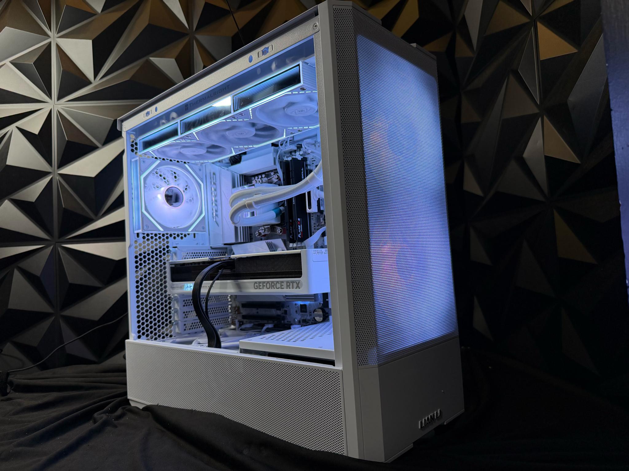 ❄️🤍 WHITEOUT PROTOCOL 🤍❄️Ryzen 9 7900X| RTX 5070| 32 GB DDR5| 2.5 TB NVMe| 850W PSU