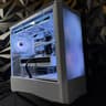 ❄️🤍 WHITEOUT PROTOCOL 🤍❄️Ryzen 9 7900X| RTX 5070| 32 GB DDR5| 2.5 TB NVMe| 850W PSU
