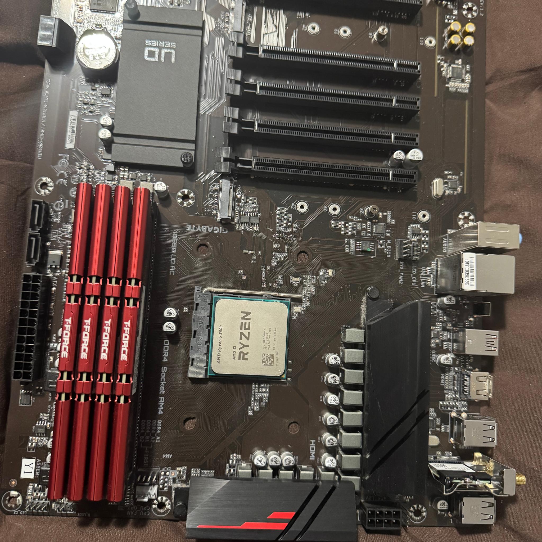 Gigabyte B550 Ud 32GB DDR4 Ram Amd 5 5500 Cpu bundle