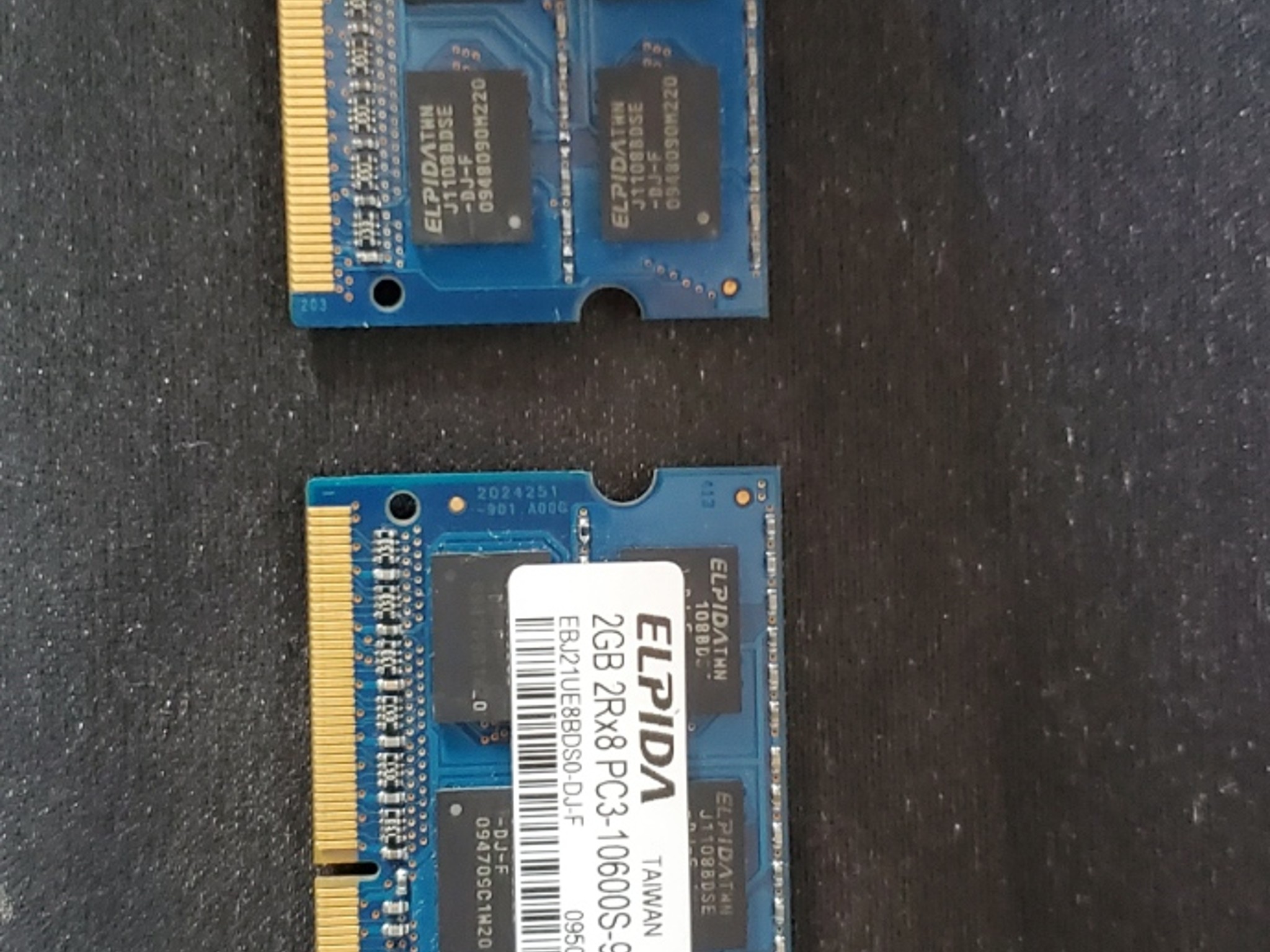 Elpida 2GB PC3-10600 DDR3-1333MHz non-ECC Unbuffered CL9 204-Pin SoDimm Dual Rank Memory Modules