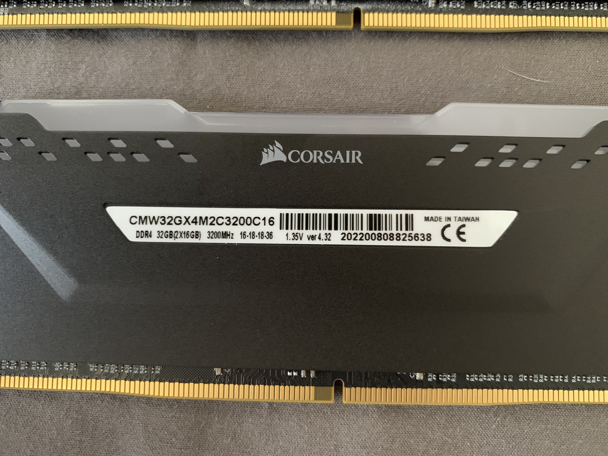 Corsair Vengeance RGB Pro 32GB (2x16GB) @ 3200 MHz DDR4