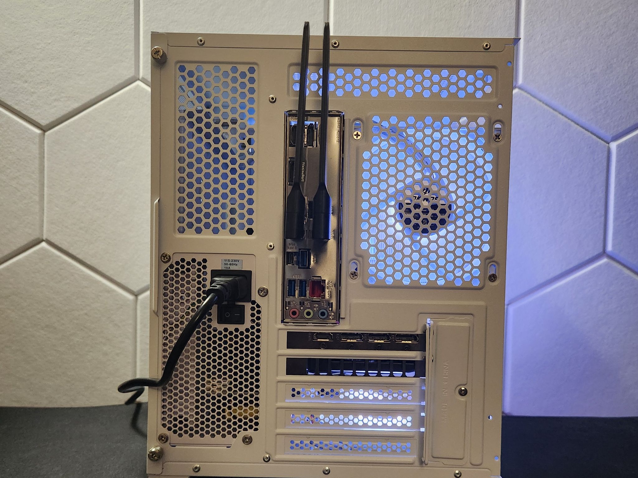 "Frosty" RTX 5060| Ryzen 5 7600X | 16GB DDR5 | 1TB SSD | WIFI+BT