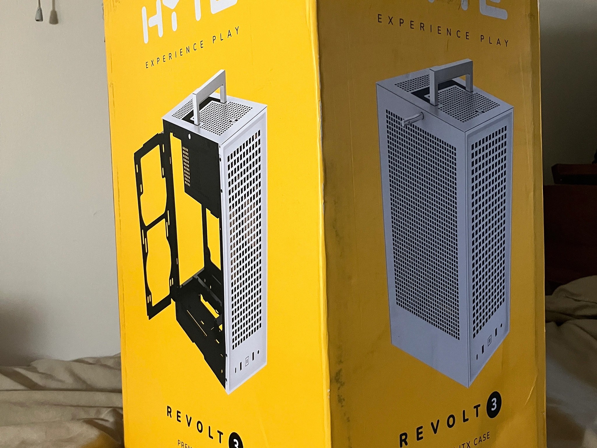 BNOB Hyte Revolt 3 (ITX; Black)