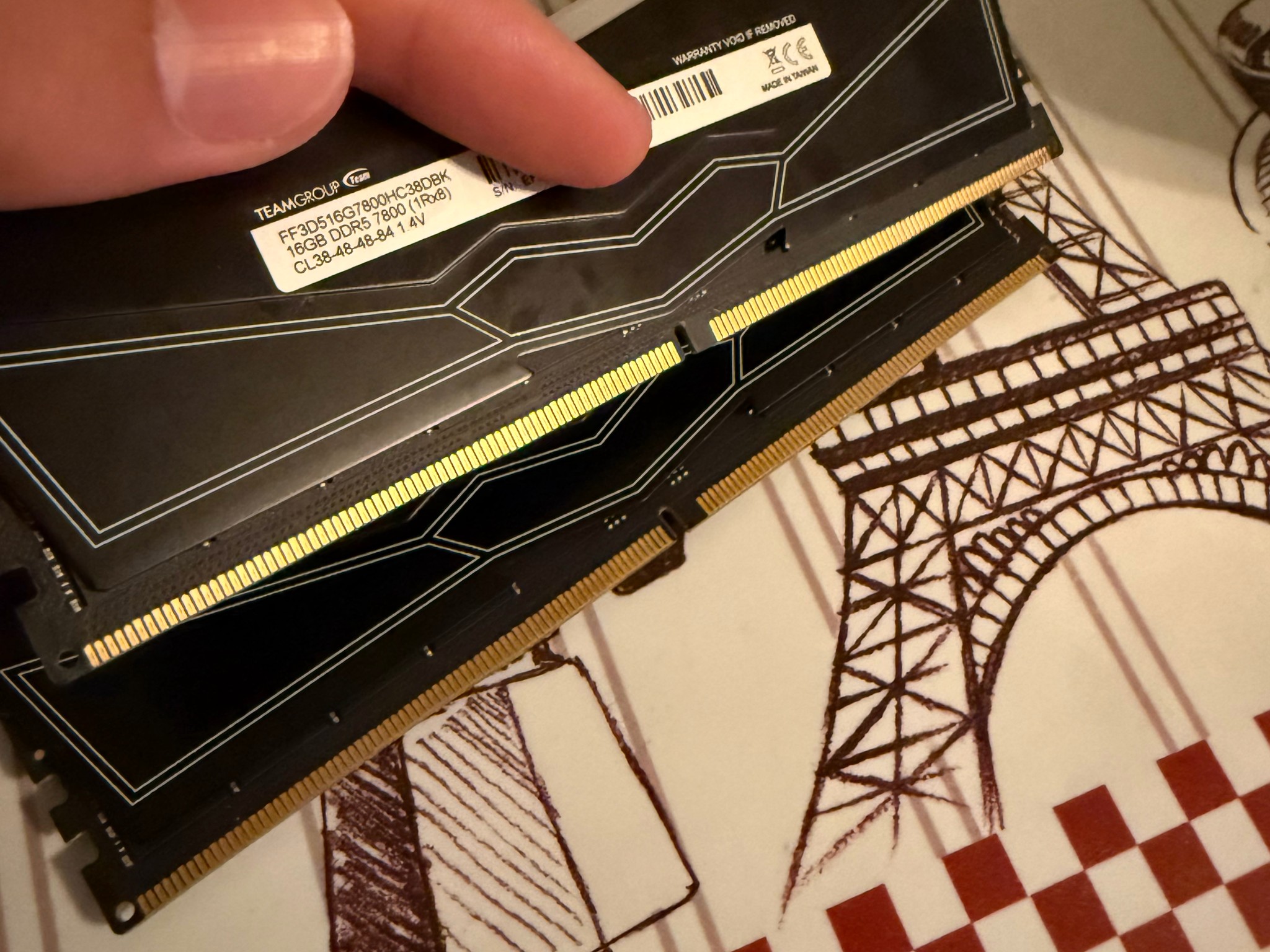 T-Force Delta RGB DDR5 32GB (2x16GB) 7800MHz CL38 DIMM Desktop Memory Black RGB