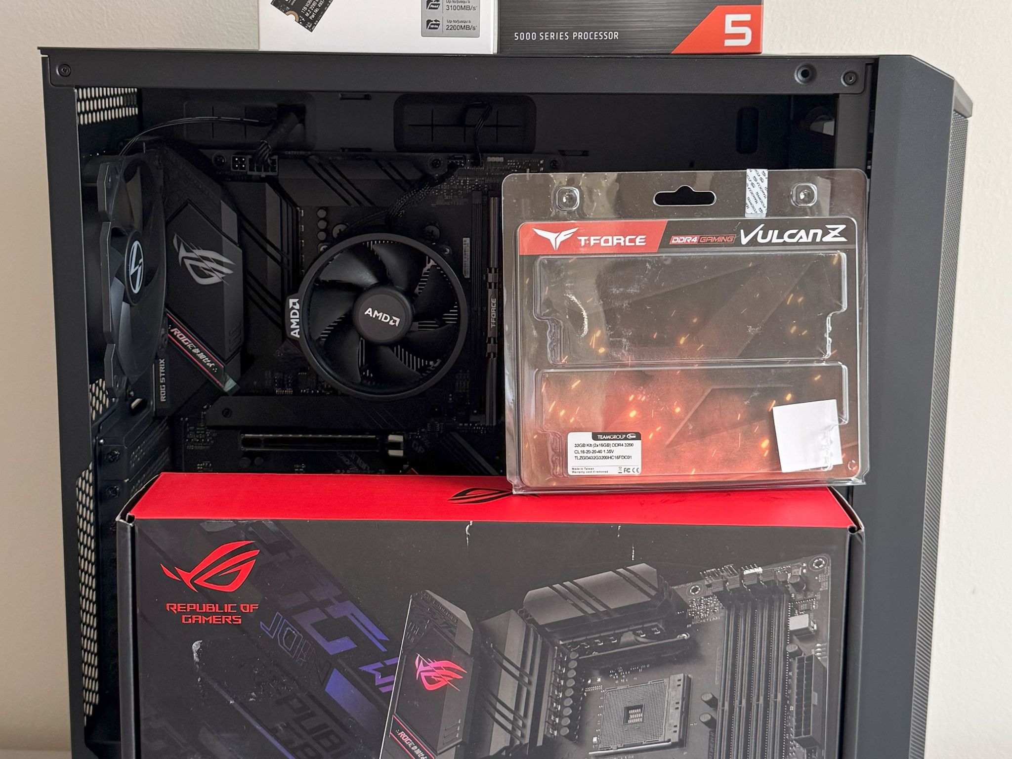 ASUS STRIX B550-F AMD Ryzen 5 5600GT Gaming PC Radeon Vega 7 Graphics 32GB DDR4 1TB SSD Lian Li 215