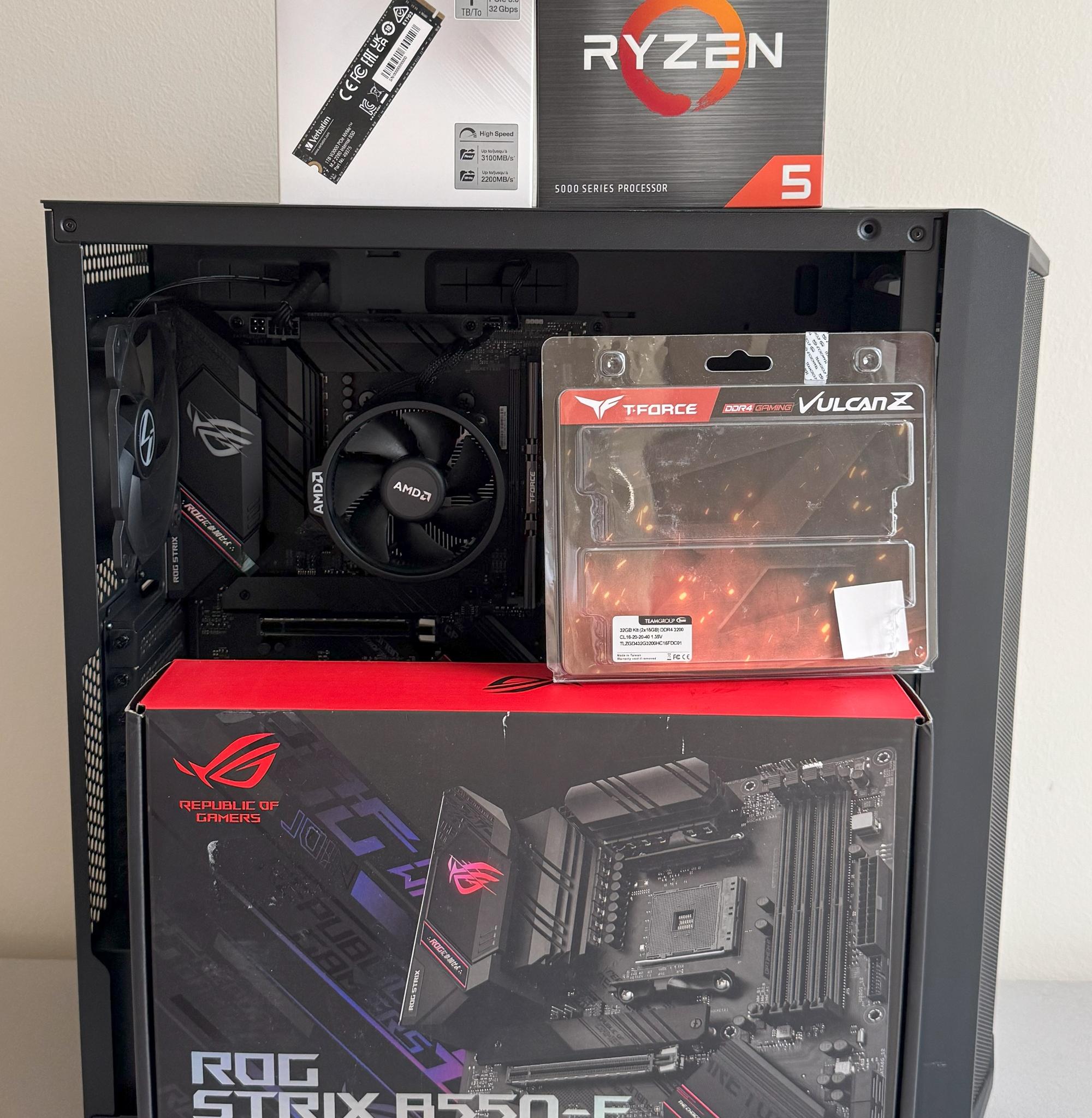 ASUS STRIX B550-F AMD Ryzen 5 5600GT Gaming PC Radeon Vega 7 Graphics 32GB DDR4 1TB SSD Lian Li 215