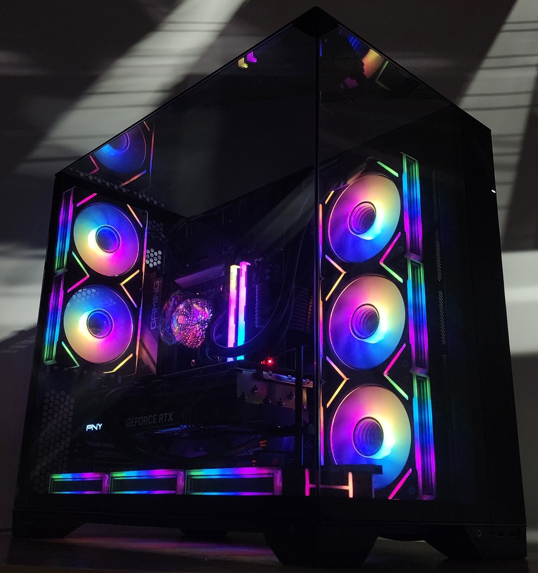 Gaming PC Ryzen 7 9700X 32GB RAM 1TB SSD RTX 4070 Ti SUPER 16GB