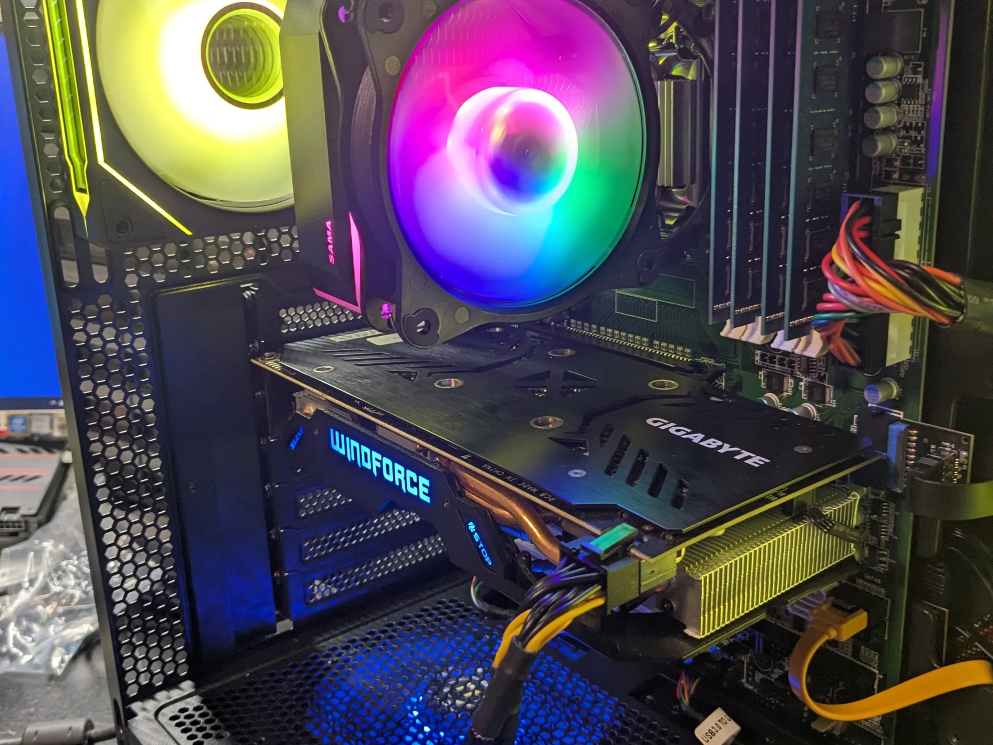 90 FPS Fortnite | Scratch and Dent | i5-4570S , 16GB RAM, 480GB SSD, R9 380X 4GB, RGB, Wifi
